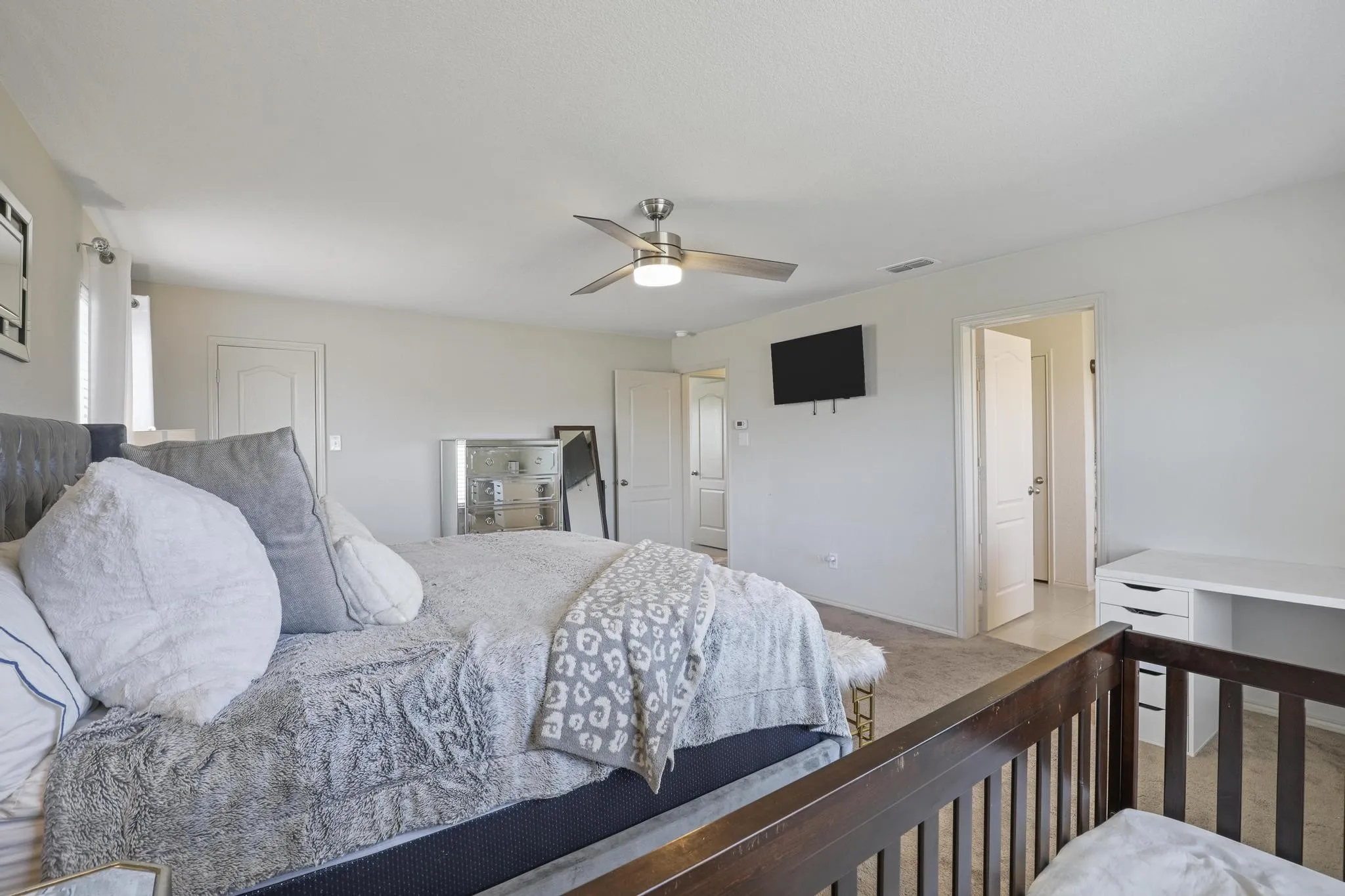 Single Family Residence For Sale in Denton County , 5305 Wharfside Place 1, Denton, Texas 76208, 3 Bedroom, 3 Bathroom, 2 Garage spaces, 2,280 Sqft, built in 2016, mls#21336671, Real Estate Agent in Denton, Homes For Sale in Denton county, Homes For Sale in Denton, Realtor in Denton Texas, Real Estate Brokerage Independent Realty Texas, Luminita Cordes Realtor