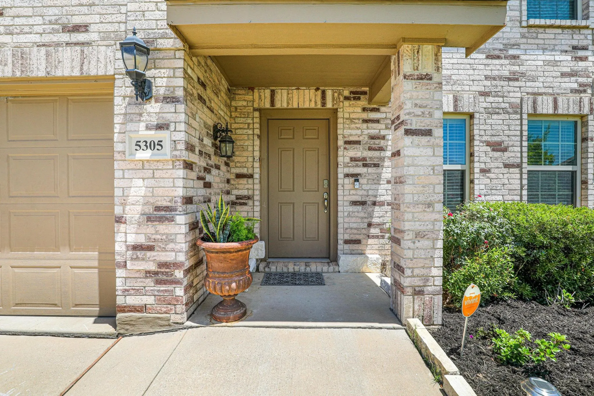 Single Family Residence For Sale in Denton County , 5305 Wharfside Place 1, Denton, Texas 76208, 3 Bedroom, 3 Bathroom, 2 Garage spaces, 2,280 Sqft, built in 2016, mls#21336671, Real Estate Agent in Denton, Homes For Sale in Denton county, Homes For Sale in Denton, Realtor in Denton Texas, Real Estate Brokerage Independent Realty Texas, Luminita Cordes Realtor