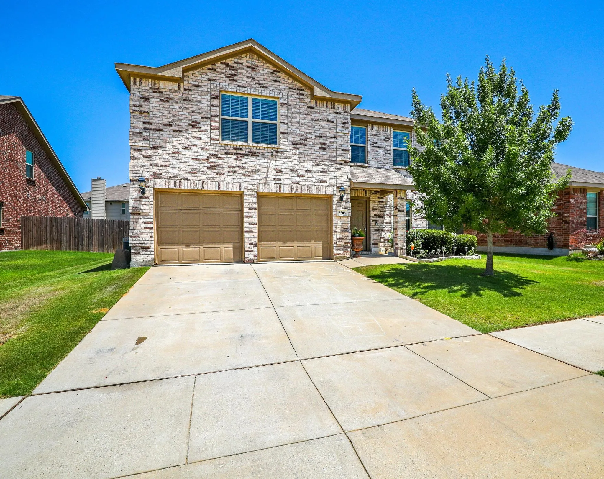 Single Family Residence For Sale in Denton County , 5305 Wharfside Place 1, Denton, Texas 76208, 3 Bedroom, 3 Bathroom, 2 Garage spaces, 2,280 Sqft, built in 2016, mls#21336671, Real Estate Agent in Denton, Homes For Sale in Denton county, Homes For Sale in Denton, Realtor in Denton Texas, Real Estate Brokerage Independent Realty Texas, Luminita Cordes Realtor