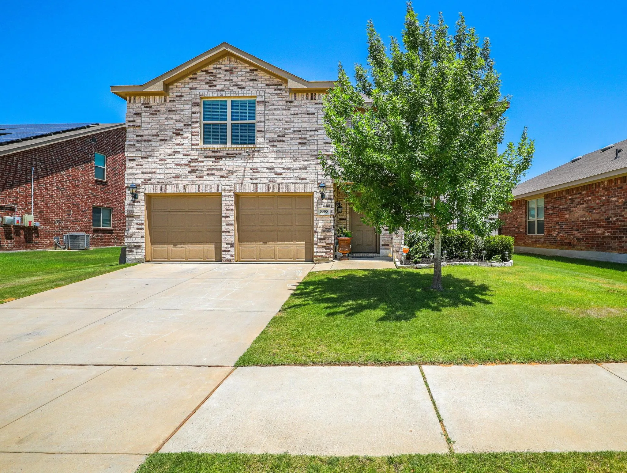 Single Family Residence For Sale in Denton County , 5305 Wharfside Place 1, Denton, Texas 76208, 3 Bedroom, 3 Bathroom, 2 Garage spaces, 2,280 Sqft, built in 2016, mls#21336671, Real Estate Agent in Denton, Homes For Sale in Denton county, Homes For Sale in Denton, Realtor in Denton Texas, Real Estate Brokerage Independent Realty Texas, Luminita Cordes Realtor