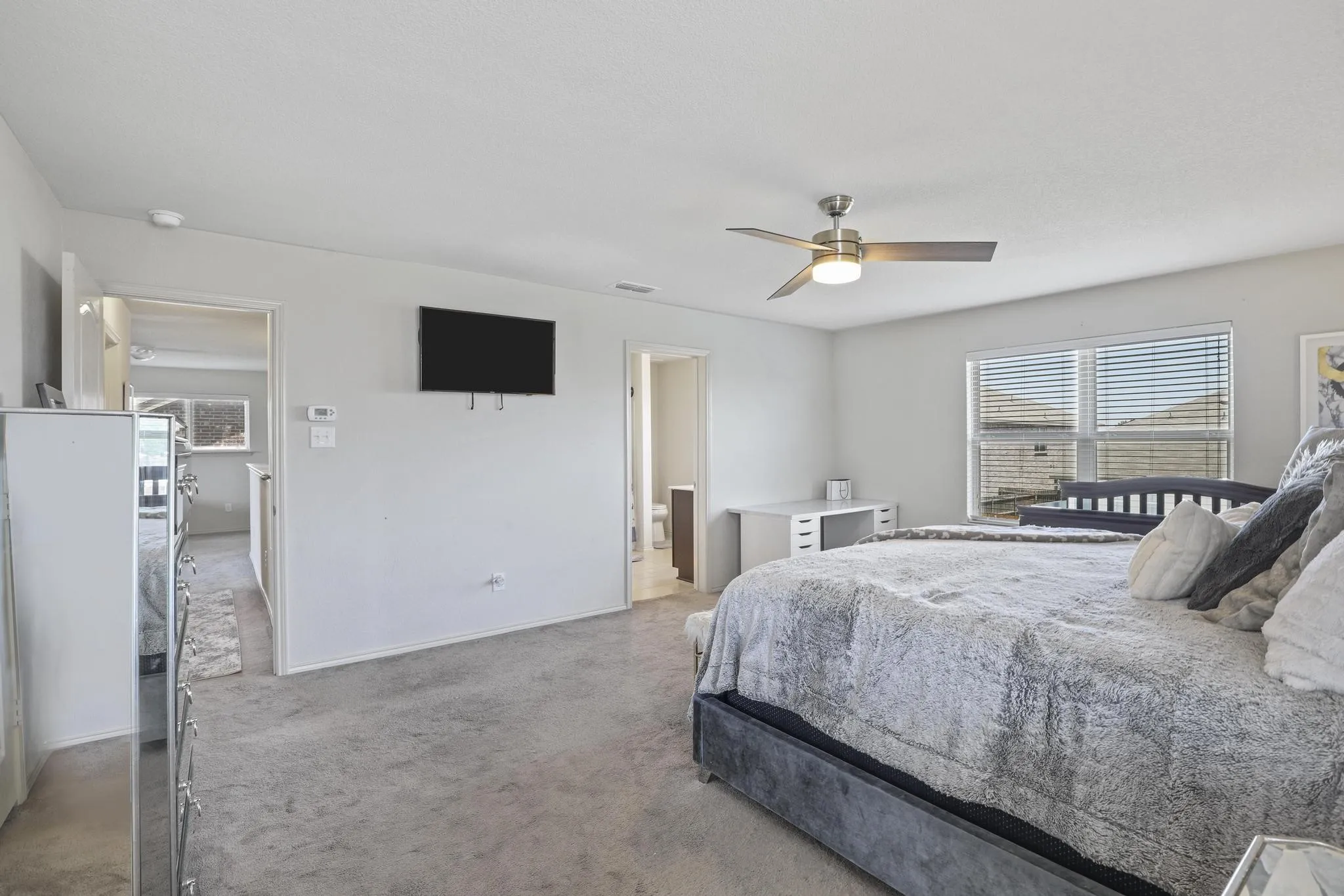 Single Family Residence For Sale in Denton County , 5305 Wharfside Place 1, Denton, Texas 76208, 3 Bedroom, 3 Bathroom, 2 Garage spaces, 2,280 Sqft, built in 2016, mls#21336671, Real Estate Agent in Denton, Homes For Sale in Denton county, Homes For Sale in Denton, Realtor in Denton Texas, Real Estate Brokerage Independent Realty Texas, Luminita Cordes Realtor