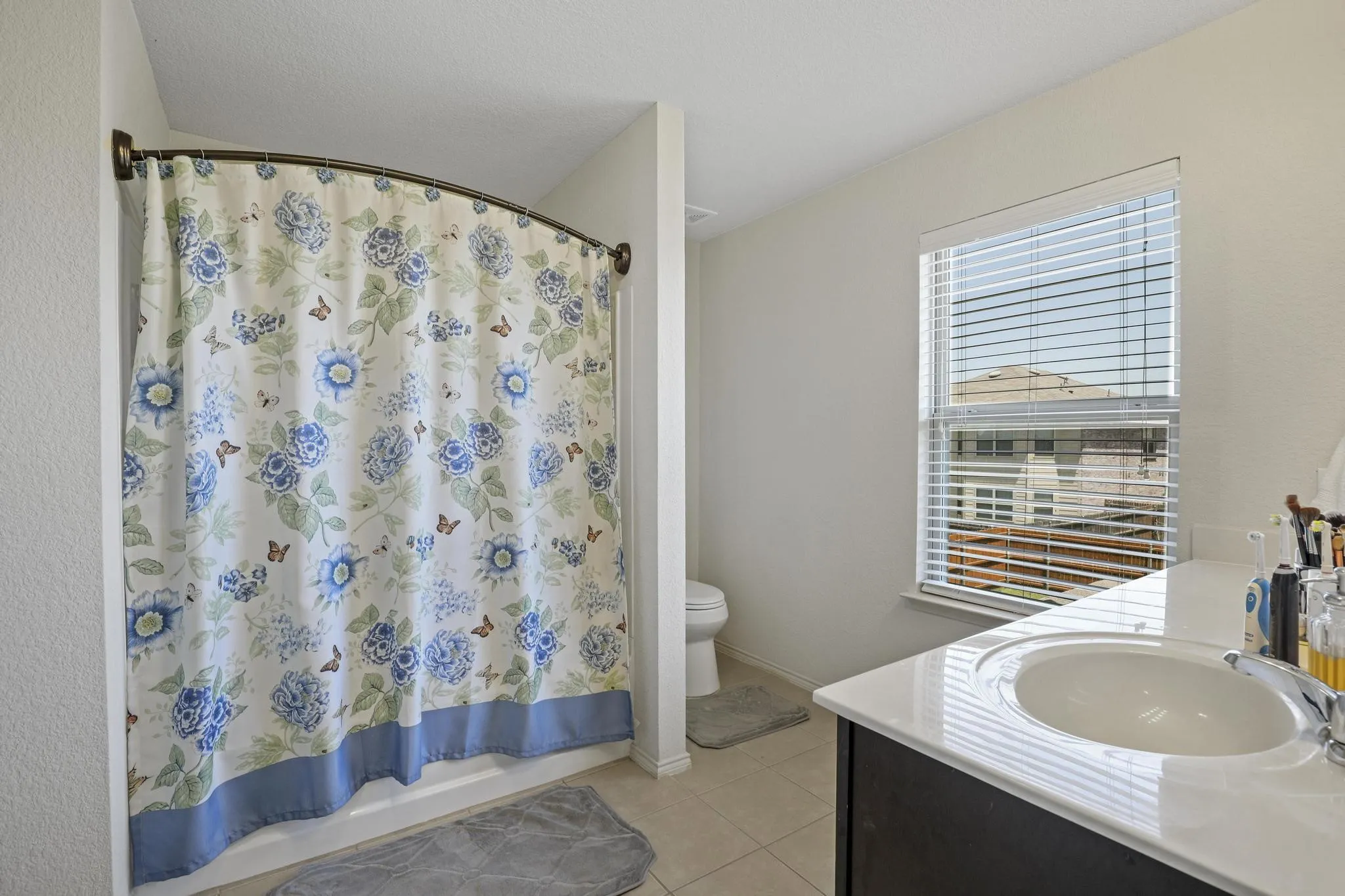 Single Family Residence For Sale in Denton County , 5305 Wharfside Place 1, Denton, Texas 76208, 3 Bedroom, 3 Bathroom, 2 Garage spaces, 2,280 Sqft, built in 2016, mls#21336671, Real Estate Agent in Denton, Homes For Sale in Denton county, Homes For Sale in Denton, Realtor in Denton Texas, Real Estate Brokerage Independent Realty Texas, Luminita Cordes Realtor