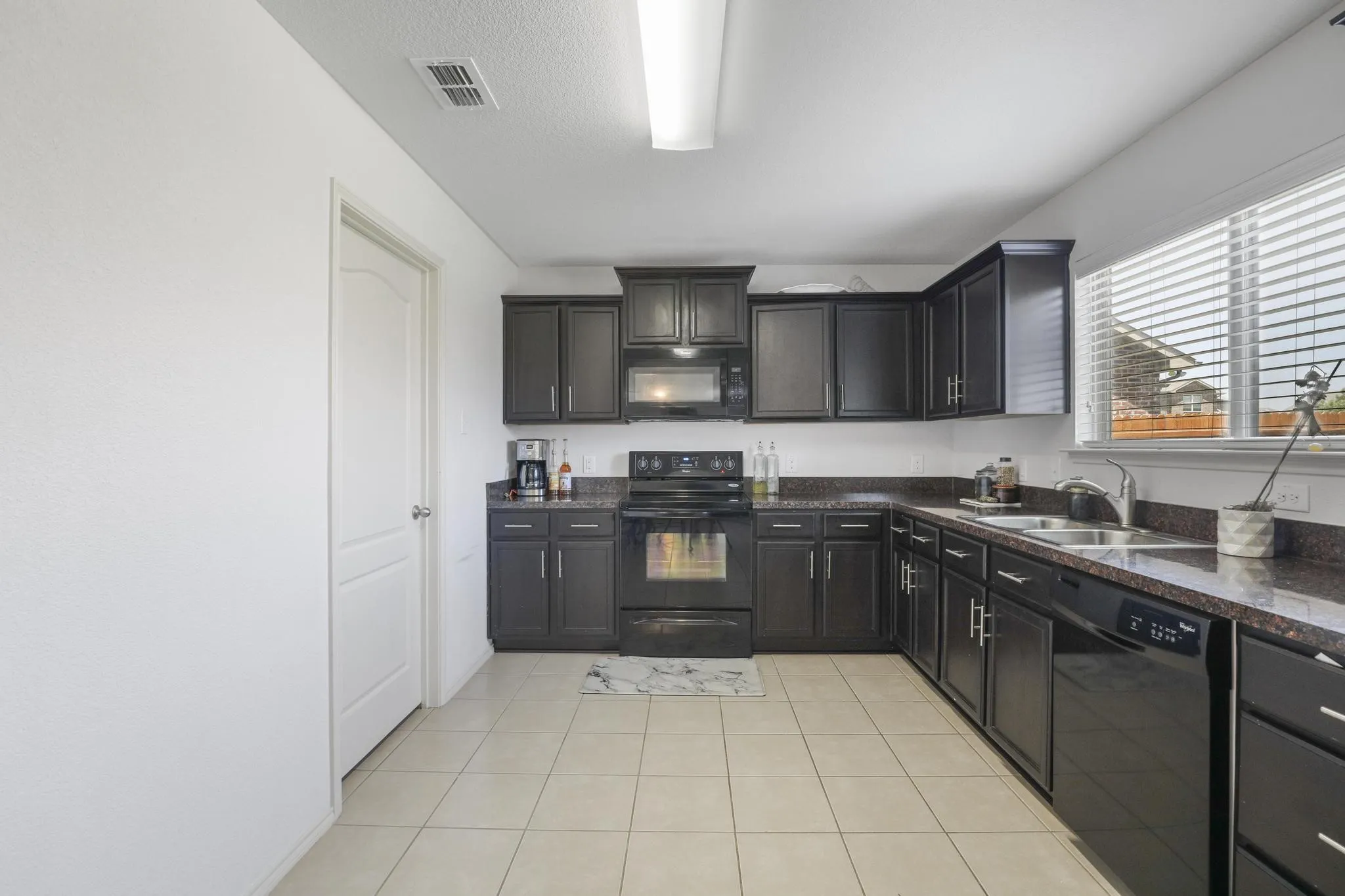 Single Family Residence For Sale in Denton County , 5305 Wharfside Place 1, Denton, Texas 76208, 3 Bedroom, 3 Bathroom, 2 Garage spaces, 2,280 Sqft, built in 2016, mls#21336671, Real Estate Agent in Denton, Homes For Sale in Denton county, Homes For Sale in Denton, Realtor in Denton Texas, Real Estate Brokerage Independent Realty Texas, Luminita Cordes Realtor
