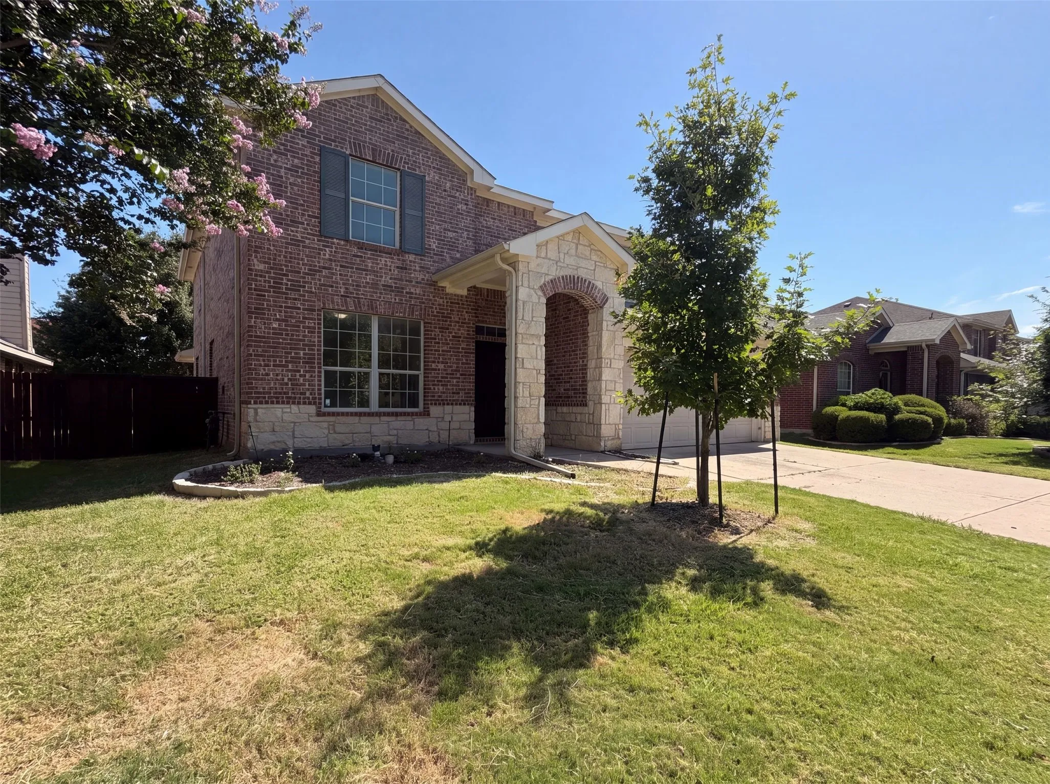 Single Family Residence For Sale in Denton County , 1421 Sparrow Drive, Little Elm, Texas 75068, 3 Bedroom, 3 Bathroom, 2 Garage spaces, 2,517 Sqft, built in 2007, mls#21336956, Real Estate Agent in Little Elm, Homes For Sale in Denton county, Homes For Sale in Little Elm, Realtor in Little Elm Texas, Real Estate Brokerage Independent Realty Texas, Luminita Cordes Realtor