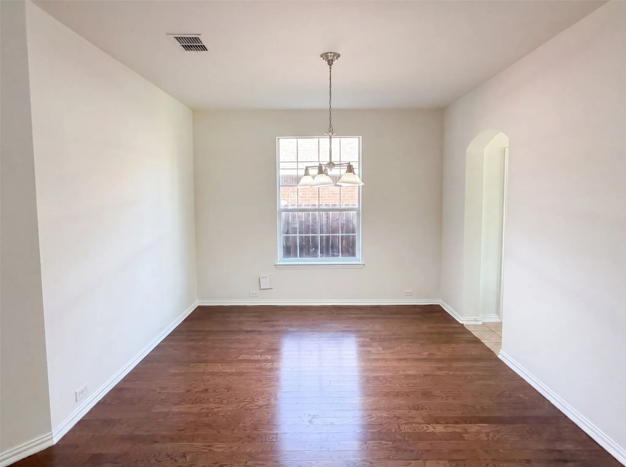 Single Family Residence For Sale in Denton County , 1421 Sparrow Drive, Little Elm, Texas 75068, 3 Bedroom, 3 Bathroom, 2 Garage spaces, 2,517 Sqft, built in 2007, mls#21336956, Real Estate Agent in Little Elm, Homes For Sale in Denton county, Homes For Sale in Little Elm, Realtor in Little Elm Texas, Real Estate Brokerage Independent Realty Texas, Luminita Cordes Realtor