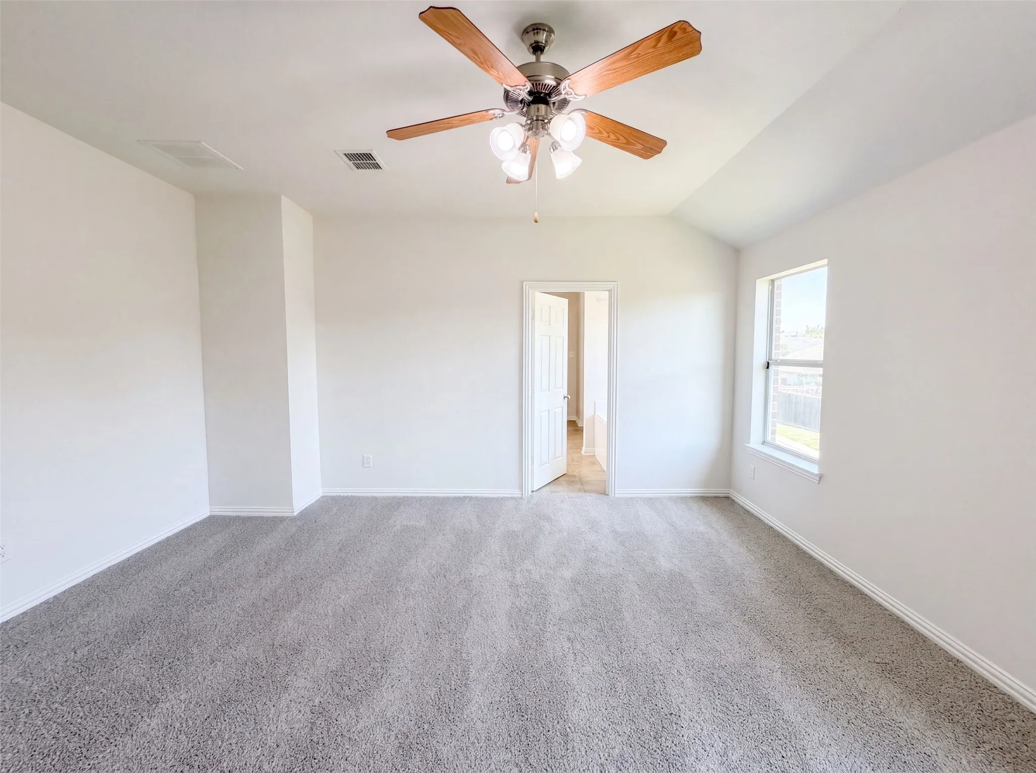Single Family Residence For Sale in Denton County , 1421 Sparrow Drive, Little Elm, Texas 75068, 3 Bedroom, 3 Bathroom, 2 Garage spaces, 2,517 Sqft, built in 2007, mls#21336956, Real Estate Agent in Little Elm, Homes For Sale in Denton county, Homes For Sale in Little Elm, Realtor in Little Elm Texas, Real Estate Brokerage Independent Realty Texas, Luminita Cordes Realtor