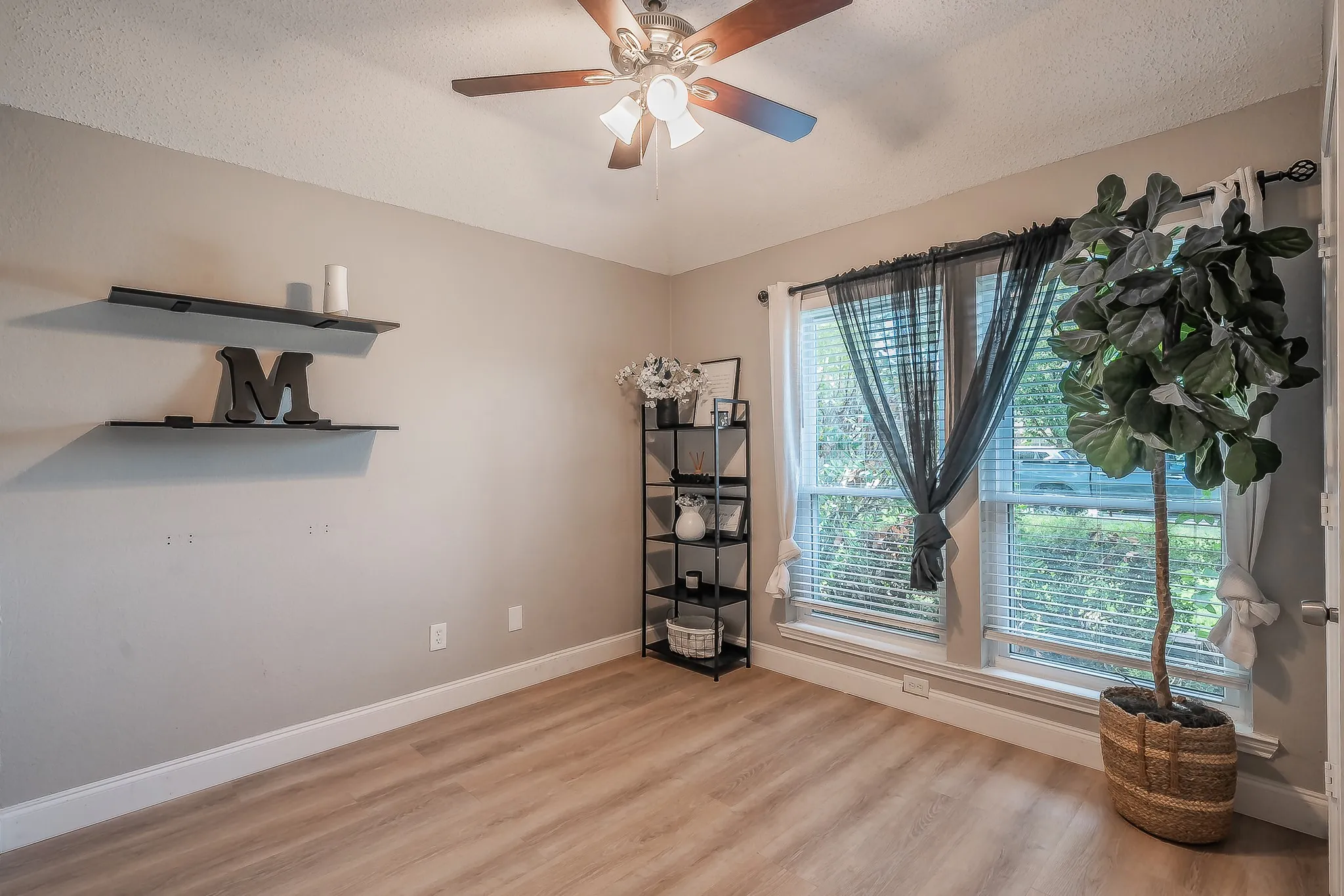 Single Family Residence For Sale in Tarrant County , 9948 Pack Saddle Trail, Fort Worth, Texas 76108, 3 Bedroom, 2 Bathroom, 2 Garage spaces, 1,354 Sqft, built in 1988, mls#21336150, Real Estate Agent in Fort Worth, Homes For Sale in Tarrant county, Homes For Sale in Fort Worth, Realtor in Fort Worth Texas, Real Estate Brokerage Independent Realty Texas, Luminita Cordes Realtor