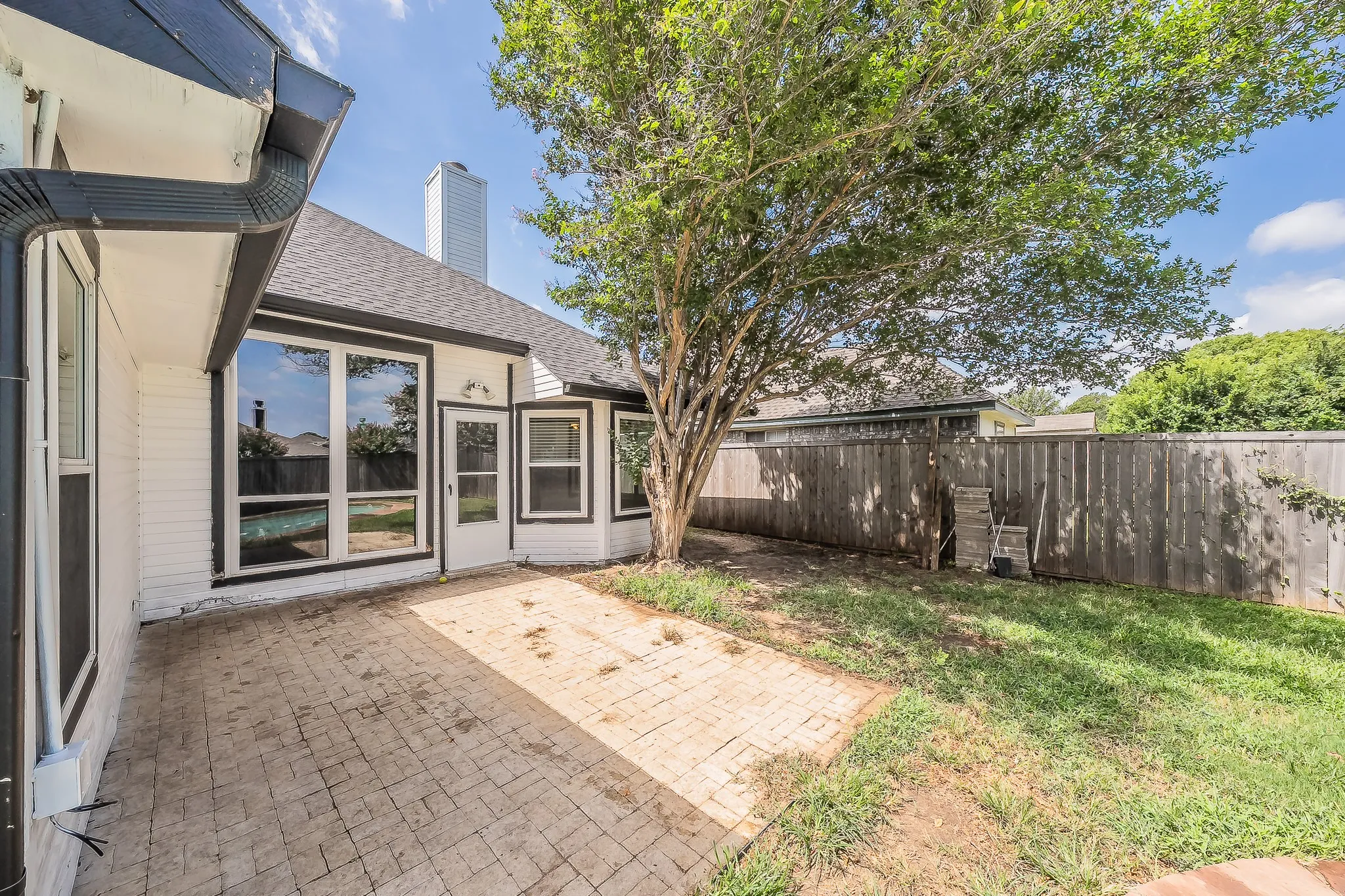 Single Family Residence For Sale in Tarrant County , 9948 Pack Saddle Trail, Fort Worth, Texas 76108, 3 Bedroom, 2 Bathroom, 2 Garage spaces, 1,354 Sqft, built in 1988, mls#21336150, Real Estate Agent in Fort Worth, Homes For Sale in Tarrant county, Homes For Sale in Fort Worth, Realtor in Fort Worth Texas, Real Estate Brokerage Independent Realty Texas, Luminita Cordes Realtor