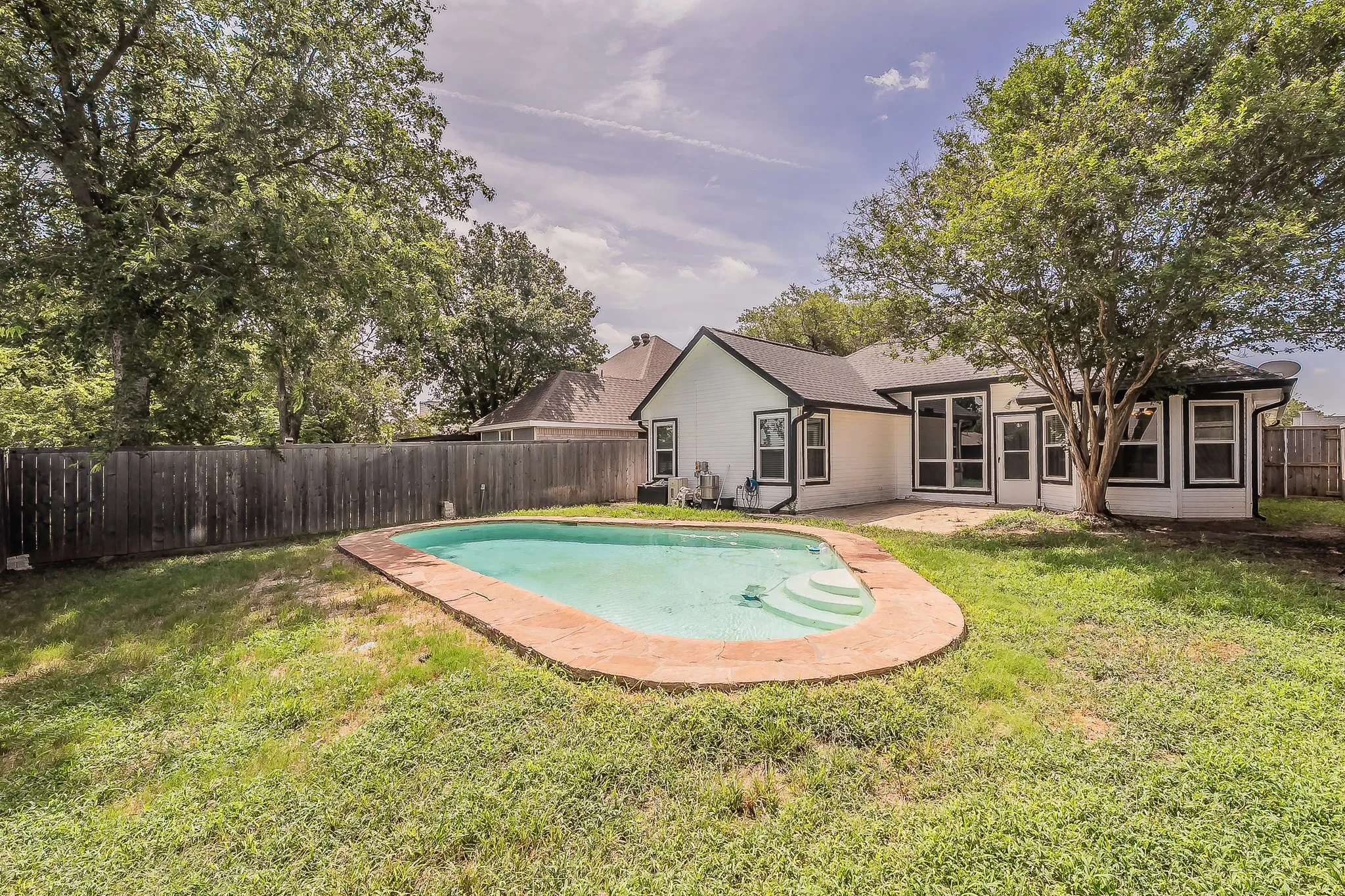 Single Family Residence For Sale in Tarrant County , 9948 Pack Saddle Trail, Fort Worth, Texas 76108, 3 Bedroom, 2 Bathroom, 2 Garage spaces, 1,354 Sqft, built in 1988, mls#21336150, Real Estate Agent in Fort Worth, Homes For Sale in Tarrant county, Homes For Sale in Fort Worth, Realtor in Fort Worth Texas, Real Estate Brokerage Independent Realty Texas, Luminita Cordes Realtor