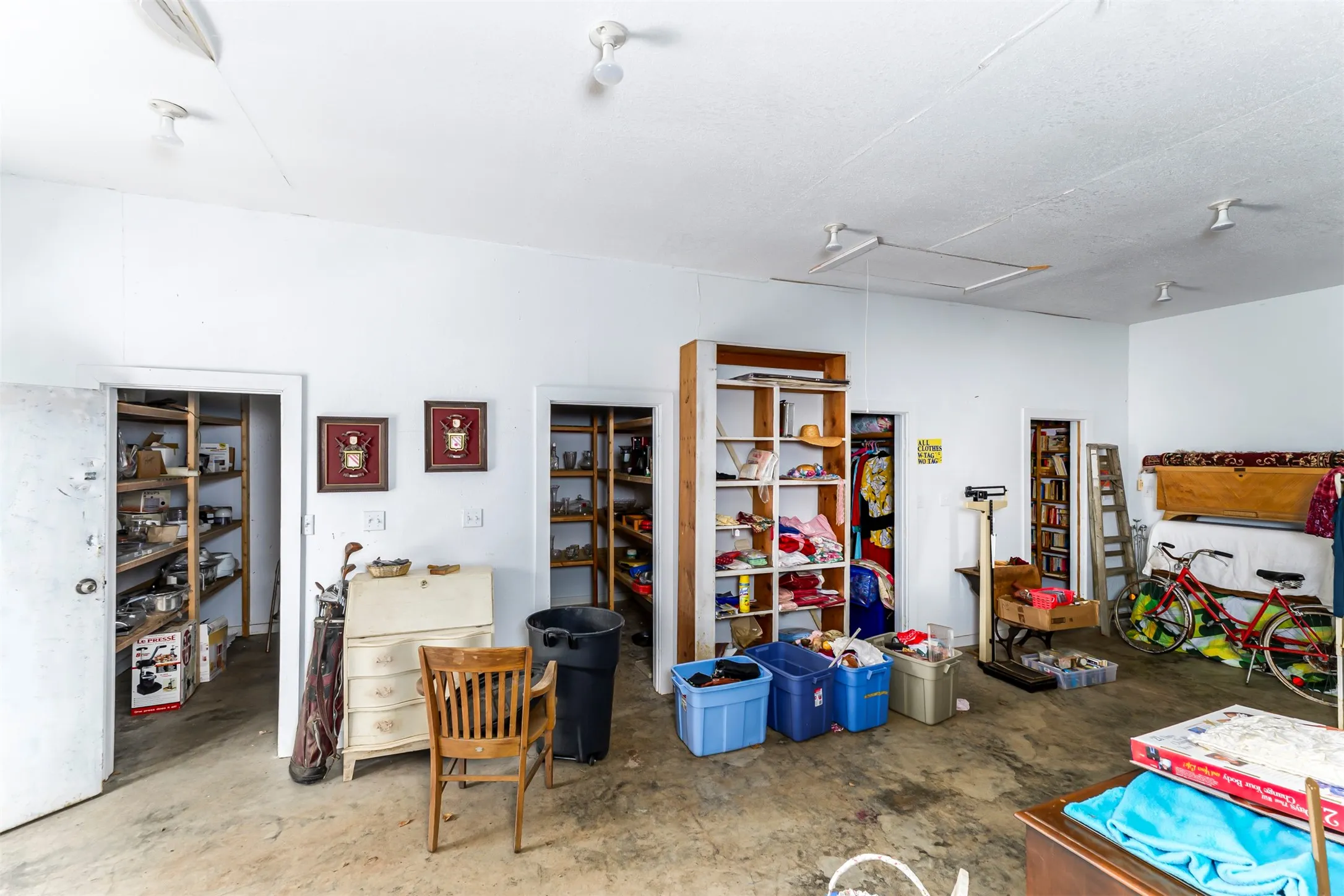 Single Family Residence For Sale in Tarrant County , 709 Cooks Lane, Fort Worth, Texas 76120, 3 Bedrooms, 3 Bathrooms, Garage spaces, 2,400 Sqft, built in 1968, Price $750,000, mls#21336472, Real Estate Agent in Fort Worth, Homes For Sale in Tarrant county, Homes For Sale in Fort Worth, Realtor in Fort Worth Texas, Real Estate Brokerage Independent Realty Texas, Luminita Cordes Realtor