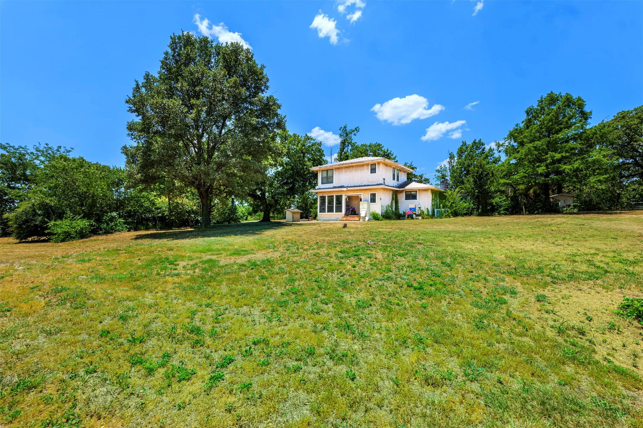 Single Family Residence For Sale in Tarrant County , 709 Cooks Lane, Fort Worth, Texas 76120, 3 Bedrooms, 3 Bathrooms, Garage spaces, 2,400 Sqft, built in 1968, Price $750,000, mls#21336472, Real Estate Agent in Fort Worth, Homes For Sale in Tarrant county, Homes For Sale in Fort Worth, Realtor in Fort Worth Texas, Real Estate Brokerage Independent Realty Texas, Luminita Cordes Realtor