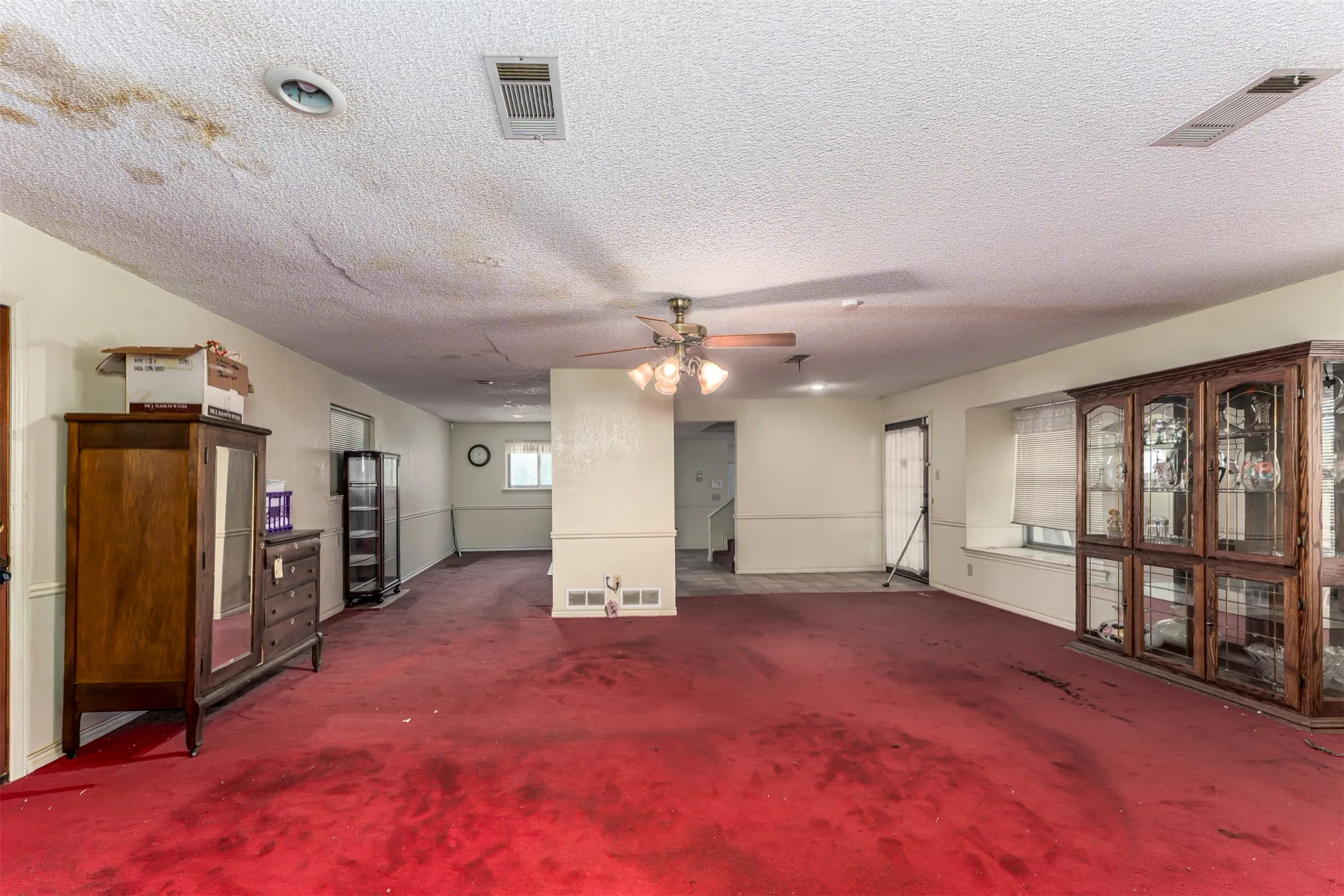 Single Family Residence For Sale in Tarrant County , 709 Cooks Lane, Fort Worth, Texas 76120, 3 Bedrooms, 3 Bathrooms, Garage spaces, 2,400 Sqft, built in 1968, Price $750,000, mls#21336472, Real Estate Agent in Fort Worth, Homes For Sale in Tarrant county, Homes For Sale in Fort Worth, Realtor in Fort Worth Texas, Real Estate Brokerage Independent Realty Texas, Luminita Cordes Realtor