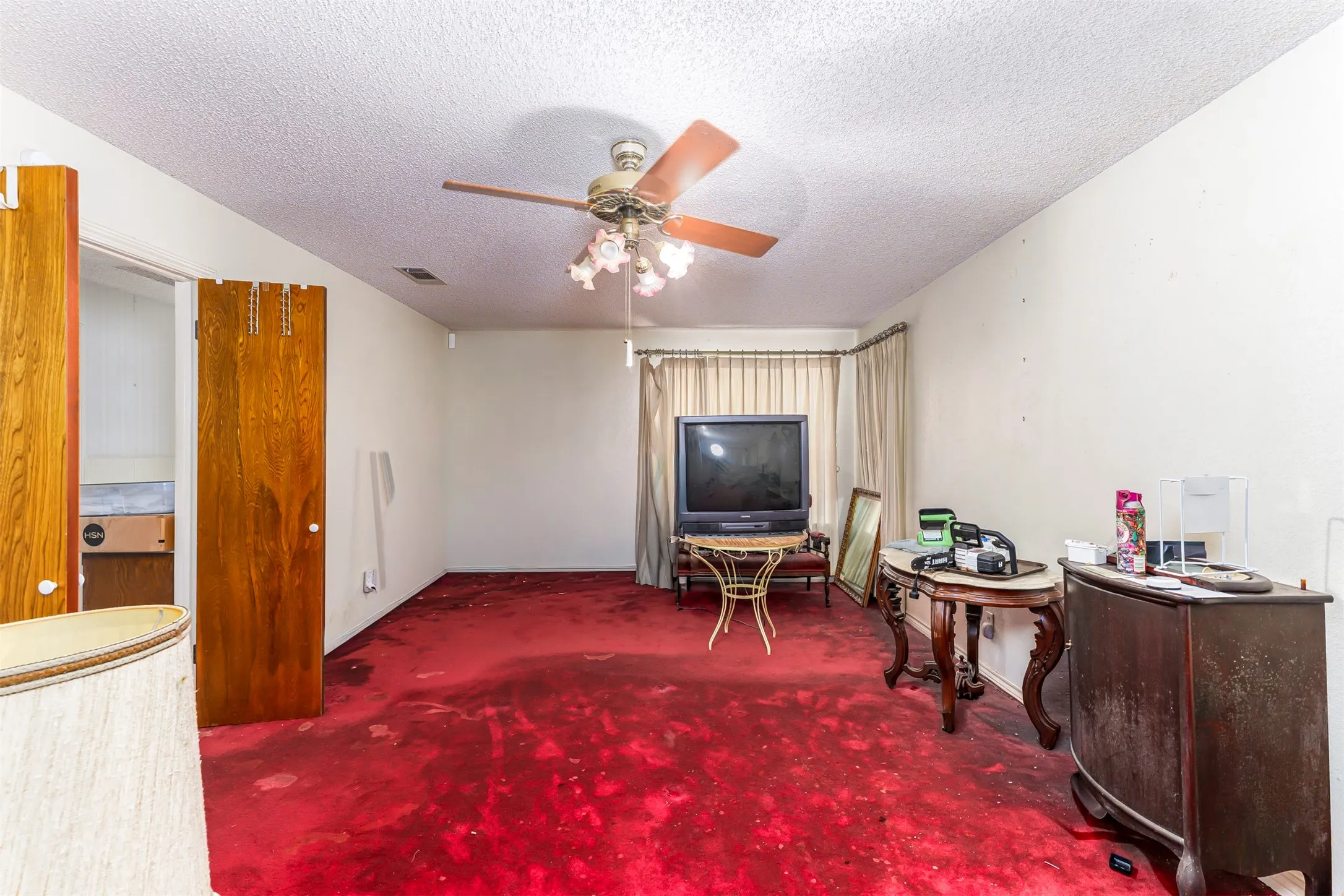 Single Family Residence For Sale in Tarrant County , 709 Cooks Lane, Fort Worth, Texas 76120, 3 Bedrooms, 3 Bathrooms, Garage spaces, 2,400 Sqft, built in 1968, Price $750,000, mls#21336472, Real Estate Agent in Fort Worth, Homes For Sale in Tarrant county, Homes For Sale in Fort Worth, Realtor in Fort Worth Texas, Real Estate Brokerage Independent Realty Texas, Luminita Cordes Realtor