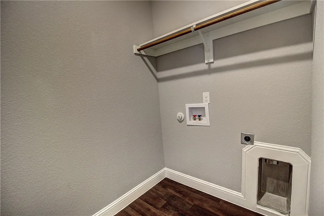 Single Family Residence For Sale in Ellis County , 305 Wyatt Street, Waxahachie, Texas 75165, 4 Bedroom, 2 Bathroom, 1 Garage spaces, 1,533 Sqft, built in 2019, mls#21336969, Real Estate Agent in Waxahachie, Homes For Sale in Ellis county, Homes For Sale in Waxahachie, Realtor in Waxahachie Texas, Real Estate Brokerage Independent Realty Texas, Luminita Cordes Realtor