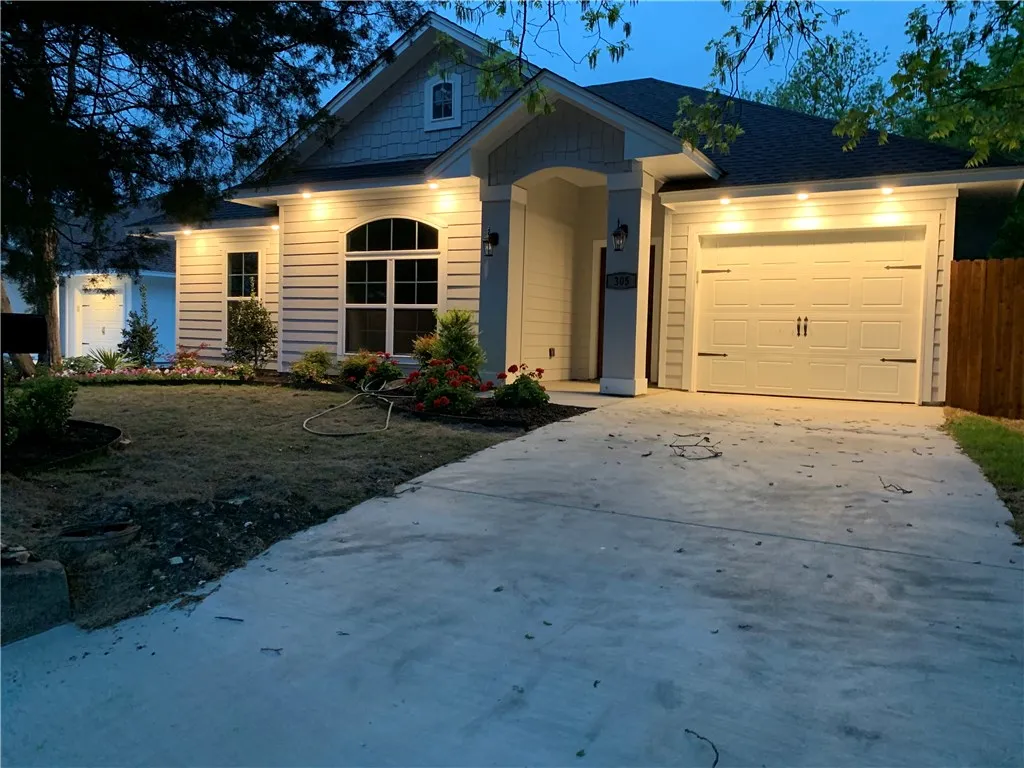 Single Family Residence For Sale in Ellis County , 305 Wyatt Street, Waxahachie, Texas 75165, 4 Bedroom, 2 Bathroom, 1 Garage spaces, 1,533 Sqft, built in 2019, mls#21336969, Real Estate Agent in Waxahachie, Homes For Sale in Ellis county, Homes For Sale in Waxahachie, Realtor in Waxahachie Texas, Real Estate Brokerage Independent Realty Texas, Luminita Cordes Realtor
