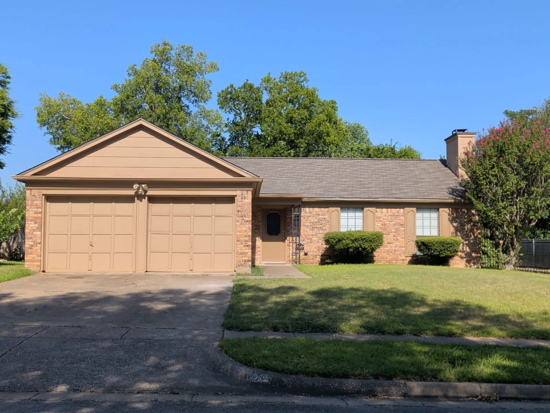 Single Family Residence For Sale in Tarrant County , 1703 Chittam Drive, Euless, Texas 76039, 3 Bedroom, 2 Bathroom, 2 Garage spaces, 1,523 Sqft, built in 1983, Price $365,000, mls#21336454, Real Estate Agent in Euless, Homes For Sale in Tarrant county, Homes For Sale in Euless, Realtor in Euless Texas, Real Estate Brokerage Independent Realty Texas, Luminita Cordes Realtor