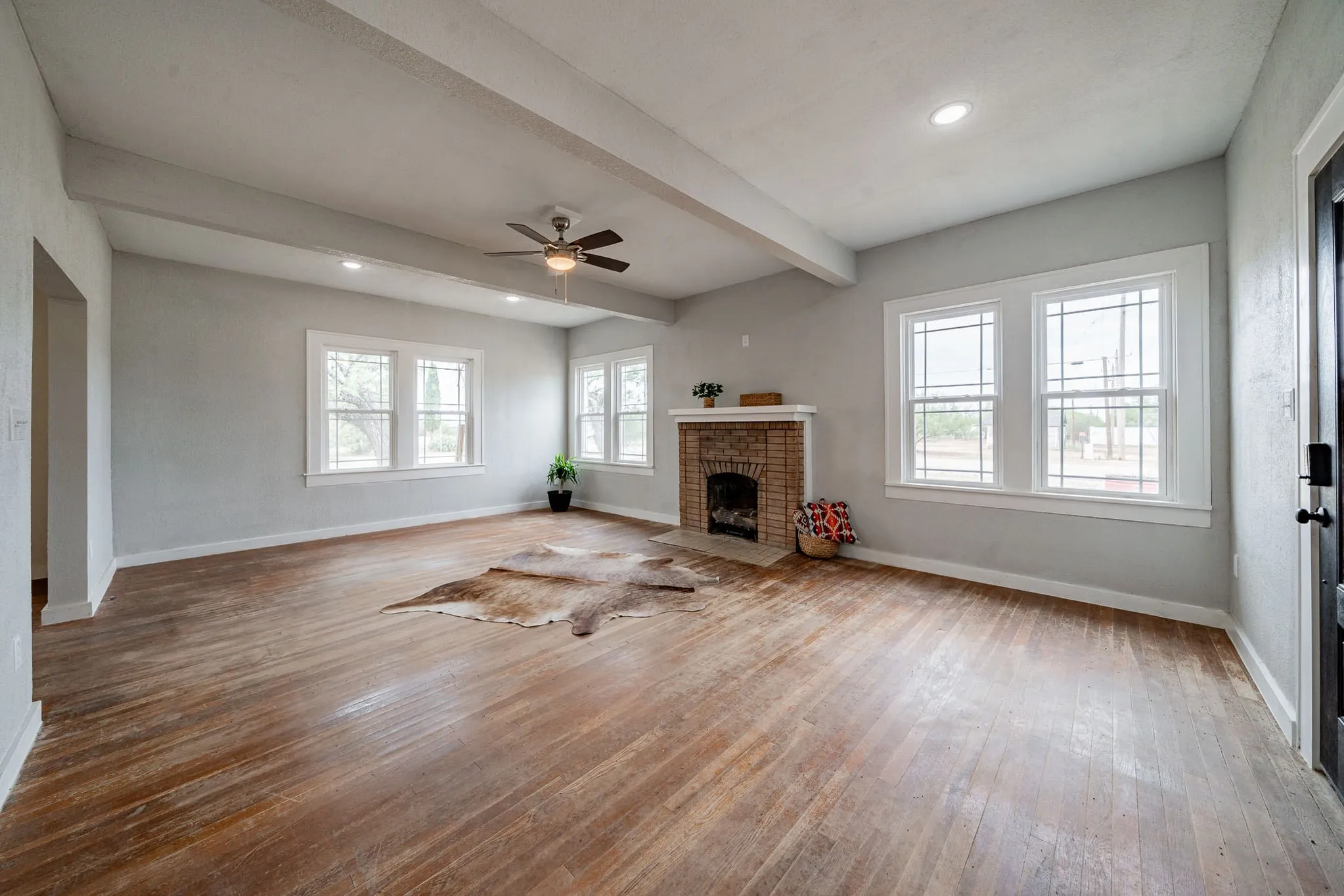 Single Family Residence For Sale in Stonewall County , 305 W Swenson Avenue, Aspermont, Texas 79502, 2 Bedrooms, 2 Bathrooms, 2 Garage spaces, 2,053 Sqft, built in 1940, Price $194,900, mls#21336853, Real Estate Agent in Aspermont, Homes For Sale in Stonewall county, Homes For Sale in Aspermont, Realtor in Aspermont Texas, Real Estate Brokerage Independent Realty Texas, Luminita Cordes Realtor