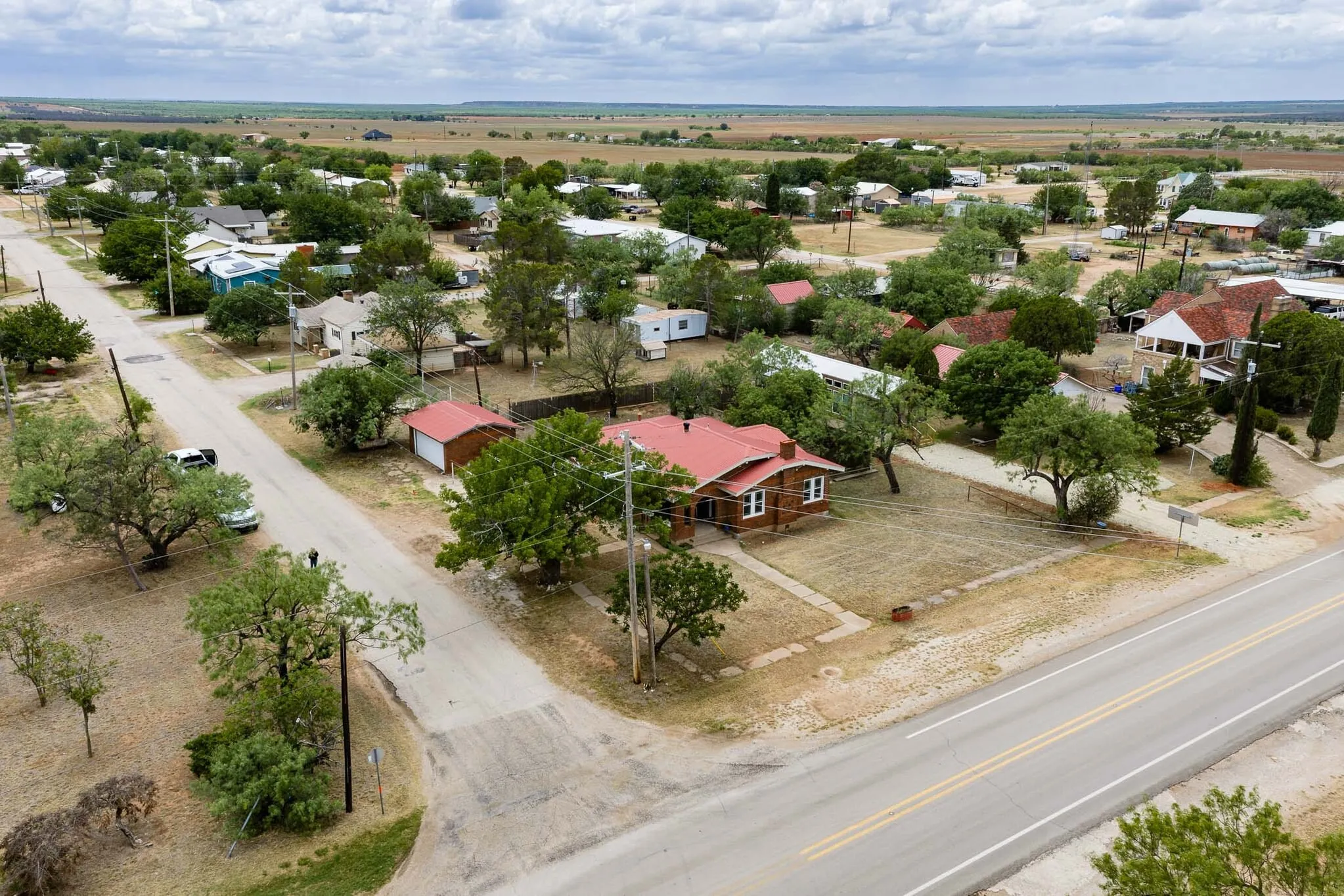 Single Family Residence For Sale in Stonewall County , 305 W Swenson Avenue, Aspermont, Texas 79502, 2 Bedrooms, 2 Bathrooms, 2 Garage spaces, 2,053 Sqft, built in 1940, Price $194,900, mls#21336853, Real Estate Agent in Aspermont, Homes For Sale in Stonewall county, Homes For Sale in Aspermont, Realtor in Aspermont Texas, Real Estate Brokerage Independent Realty Texas, Luminita Cordes Realtor