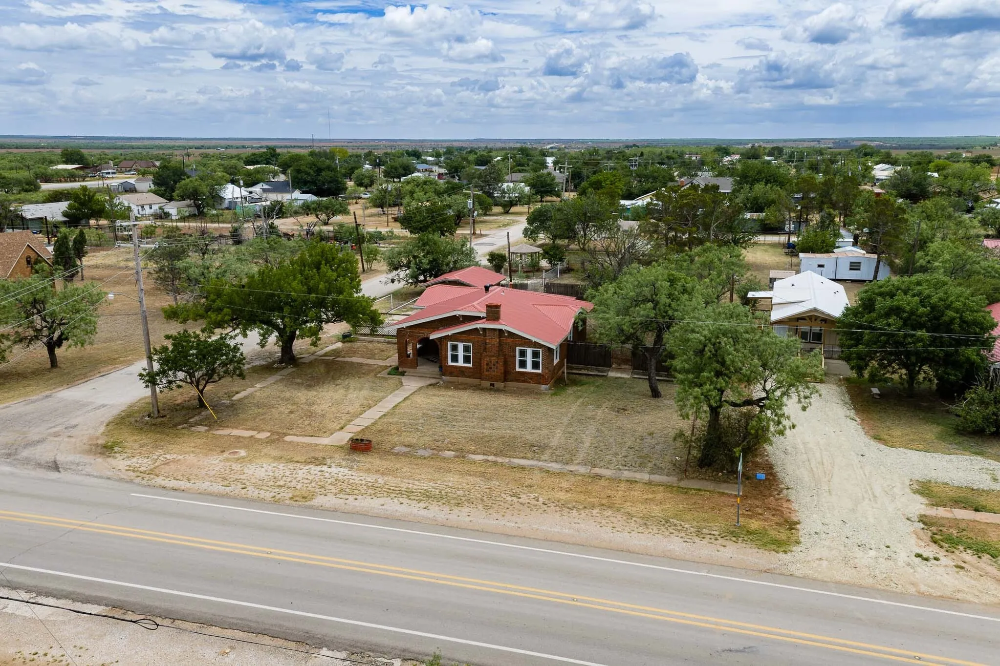 Single Family Residence For Sale in Stonewall County , 305 W Swenson Avenue, Aspermont, Texas 79502, 2 Bedrooms, 2 Bathrooms, 2 Garage spaces, 2,053 Sqft, built in 1940, Price $194,900, mls#21336853, Real Estate Agent in Aspermont, Homes For Sale in Stonewall county, Homes For Sale in Aspermont, Realtor in Aspermont Texas, Real Estate Brokerage Independent Realty Texas, Luminita Cordes Realtor