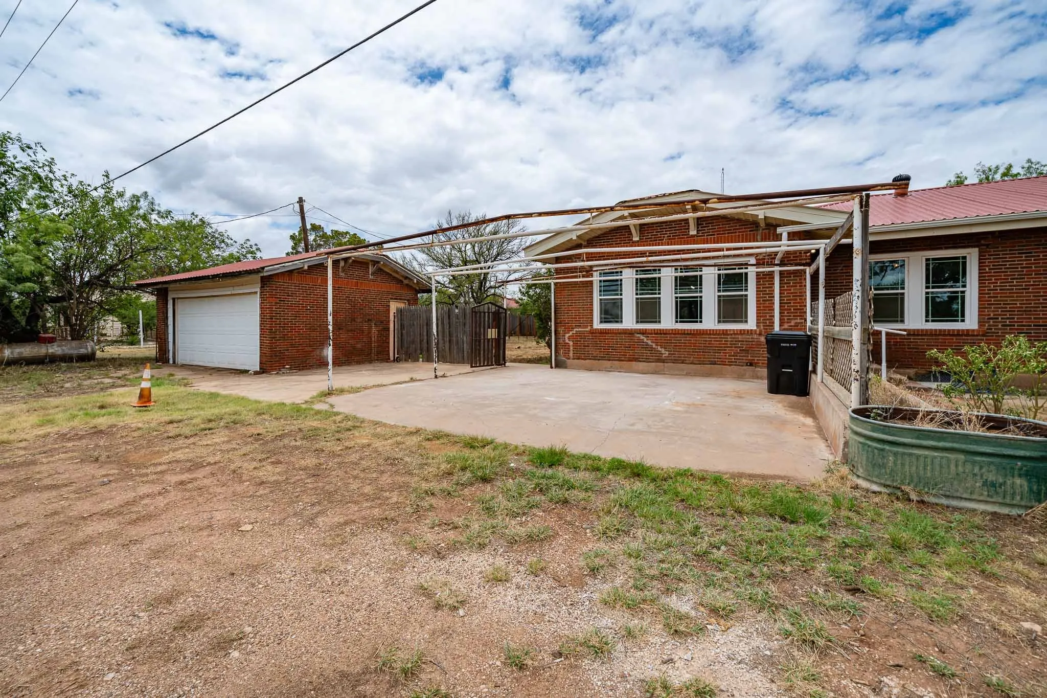 Single Family Residence For Sale in Stonewall County , 305 W Swenson Avenue, Aspermont, Texas 79502, 2 Bedrooms, 2 Bathrooms, 2 Garage spaces, 2,053 Sqft, built in 1940, Price $194,900, mls#21336853, Real Estate Agent in Aspermont, Homes For Sale in Stonewall county, Homes For Sale in Aspermont, Realtor in Aspermont Texas, Real Estate Brokerage Independent Realty Texas, Luminita Cordes Realtor