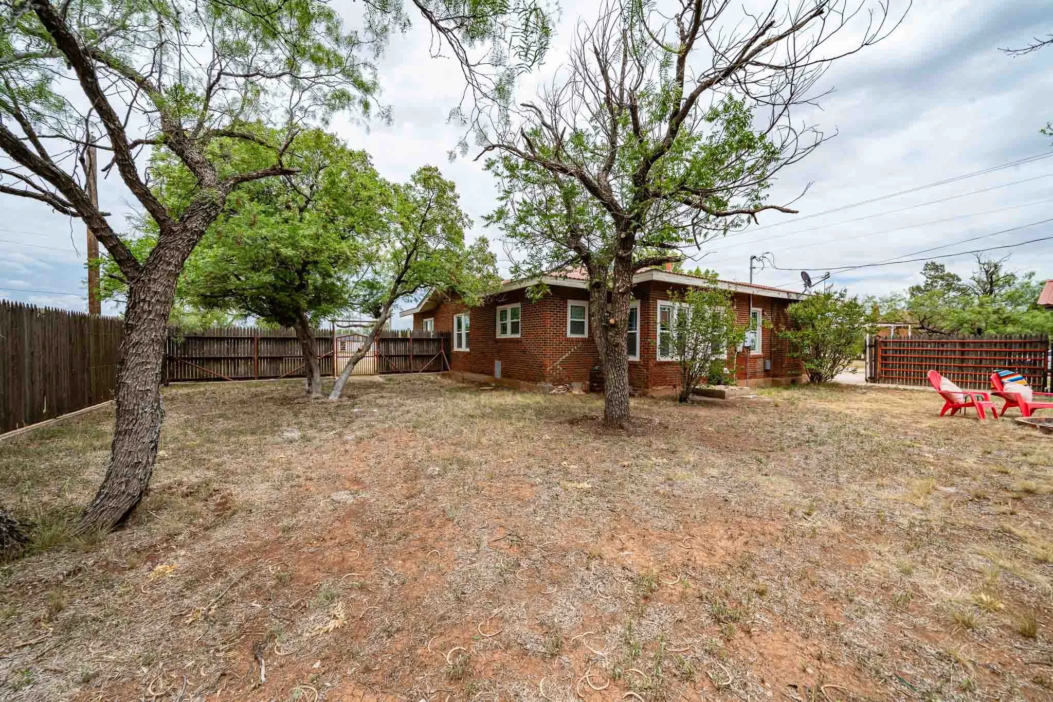 Single Family Residence For Sale in Stonewall County , 305 W Swenson Avenue, Aspermont, Texas 79502, 2 Bedrooms, 2 Bathrooms, 2 Garage spaces, 2,053 Sqft, built in 1940, Price $194,900, mls#21336853, Real Estate Agent in Aspermont, Homes For Sale in Stonewall county, Homes For Sale in Aspermont, Realtor in Aspermont Texas, Real Estate Brokerage Independent Realty Texas, Luminita Cordes Realtor