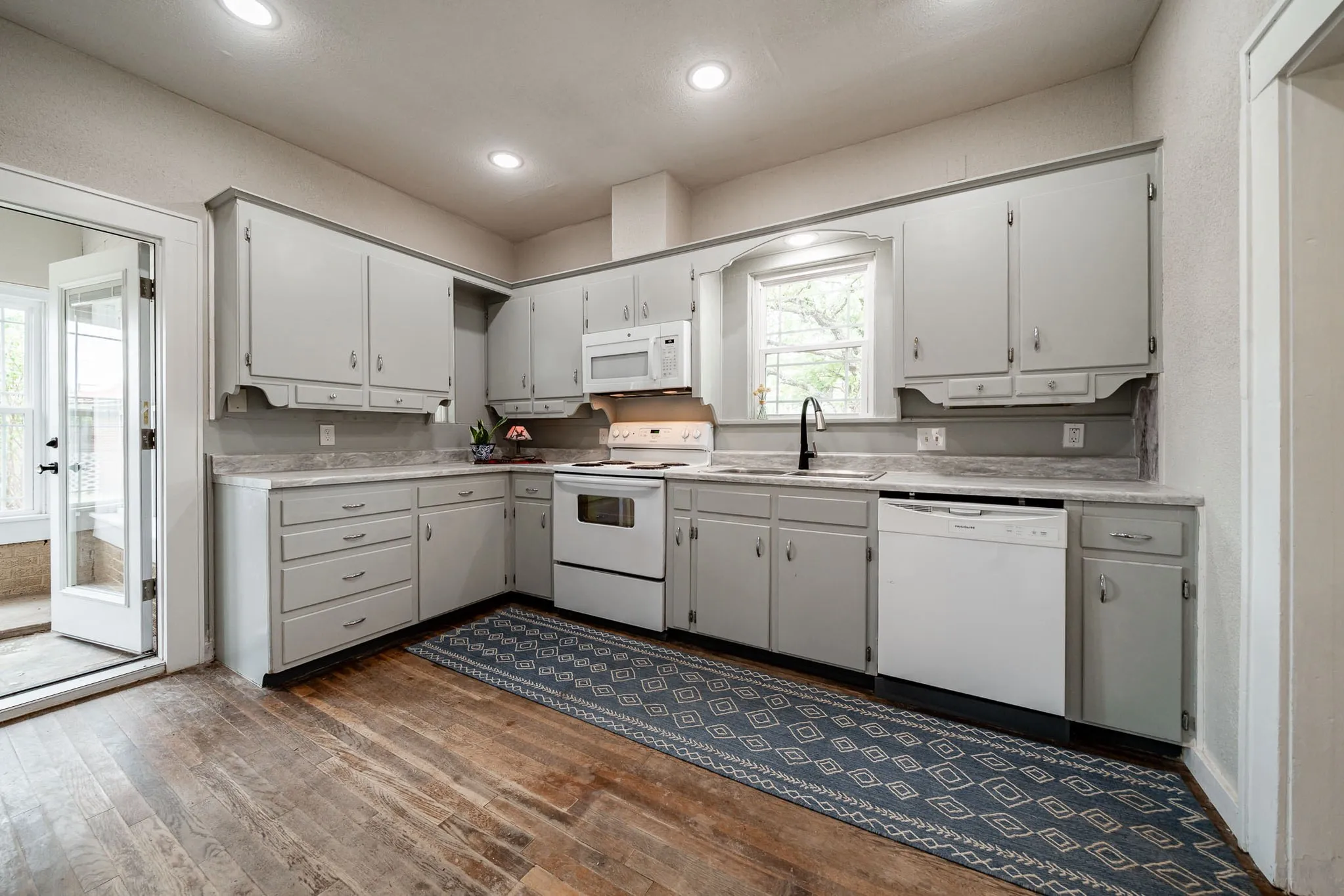 Single Family Residence For Sale in Stonewall County , 305 W Swenson Avenue, Aspermont, Texas 79502, 2 Bedrooms, 2 Bathrooms, 2 Garage spaces, 2,053 Sqft, built in 1940, Price $194,900, mls#21336853, Real Estate Agent in Aspermont, Homes For Sale in Stonewall county, Homes For Sale in Aspermont, Realtor in Aspermont Texas, Real Estate Brokerage Independent Realty Texas, Luminita Cordes Realtor