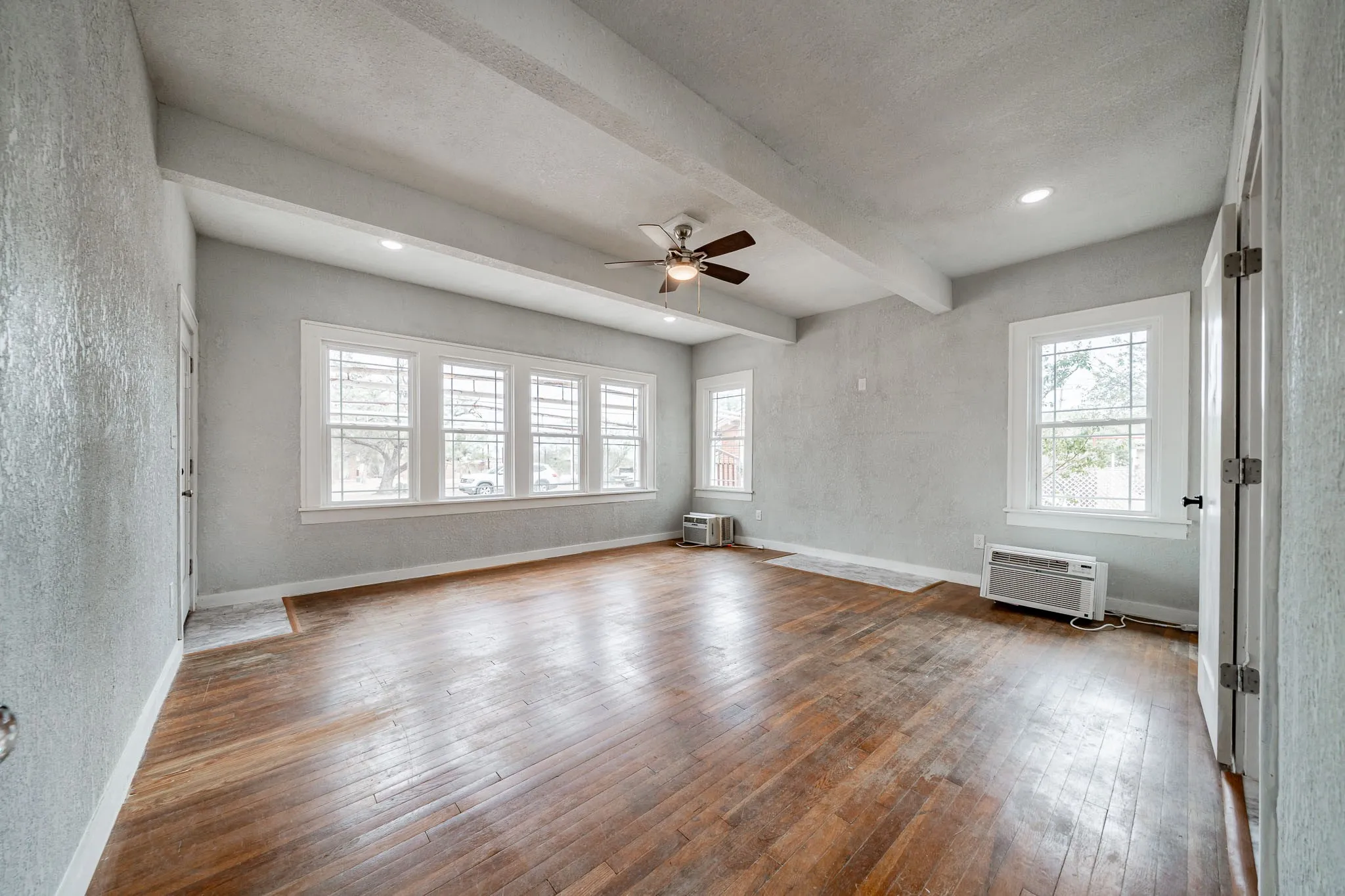 Single Family Residence For Sale in Stonewall County , 305 W Swenson Avenue, Aspermont, Texas 79502, 2 Bedrooms, 2 Bathrooms, 2 Garage spaces, 2,053 Sqft, built in 1940, Price $194,900, mls#21336853, Real Estate Agent in Aspermont, Homes For Sale in Stonewall county, Homes For Sale in Aspermont, Realtor in Aspermont Texas, Real Estate Brokerage Independent Realty Texas, Luminita Cordes Realtor