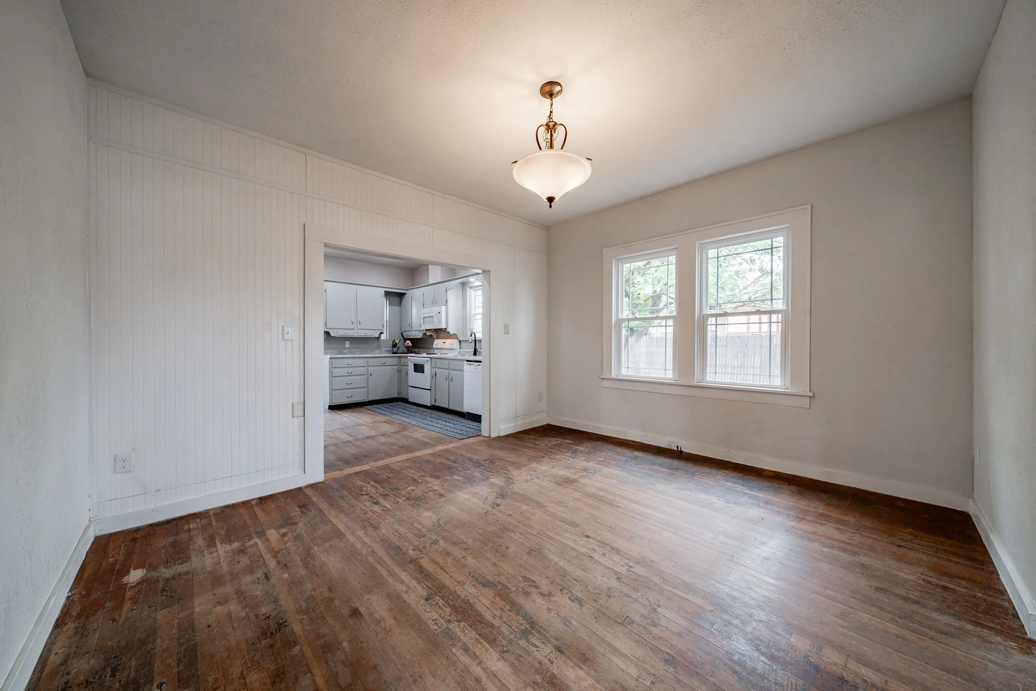 Single Family Residence For Sale in Stonewall County , 305 W Swenson Avenue, Aspermont, Texas 79502, 2 Bedrooms, 2 Bathrooms, 2 Garage spaces, 2,053 Sqft, built in 1940, Price $194,900, mls#21336853, Real Estate Agent in Aspermont, Homes For Sale in Stonewall county, Homes For Sale in Aspermont, Realtor in Aspermont Texas, Real Estate Brokerage Independent Realty Texas, Luminita Cordes Realtor