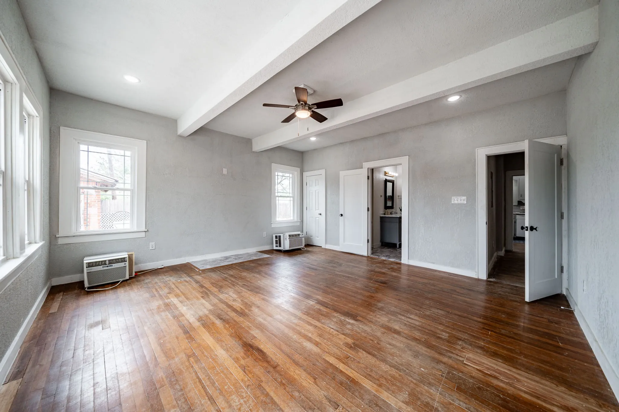 Single Family Residence For Sale in Stonewall County , 305 W Swenson Avenue, Aspermont, Texas 79502, 2 Bedrooms, 2 Bathrooms, 2 Garage spaces, 2,053 Sqft, built in 1940, Price $194,900, mls#21336853, Real Estate Agent in Aspermont, Homes For Sale in Stonewall county, Homes For Sale in Aspermont, Realtor in Aspermont Texas, Real Estate Brokerage Independent Realty Texas, Luminita Cordes Realtor