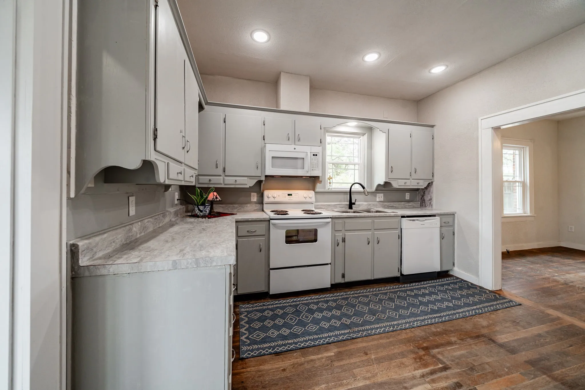 Single Family Residence For Sale in Stonewall County , 305 W Swenson Avenue, Aspermont, Texas 79502, 2 Bedrooms, 2 Bathrooms, 2 Garage spaces, 2,053 Sqft, built in 1940, Price $194,900, mls#21336853, Real Estate Agent in Aspermont, Homes For Sale in Stonewall county, Homes For Sale in Aspermont, Realtor in Aspermont Texas, Real Estate Brokerage Independent Realty Texas, Luminita Cordes Realtor