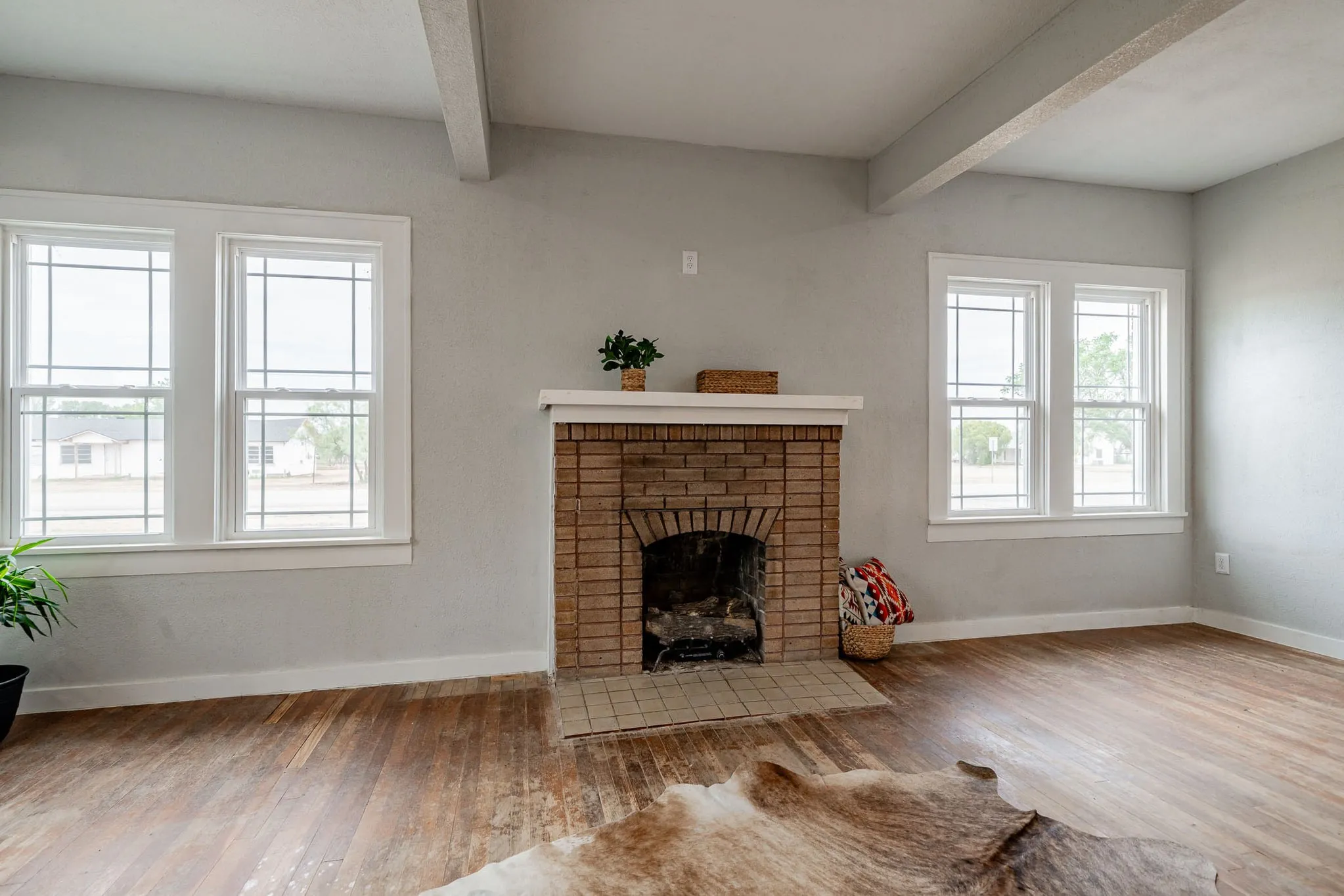 Single Family Residence For Sale in Stonewall County , 305 W Swenson Avenue, Aspermont, Texas 79502, 2 Bedrooms, 2 Bathrooms, 2 Garage spaces, 2,053 Sqft, built in 1940, Price $194,900, mls#21336853, Real Estate Agent in Aspermont, Homes For Sale in Stonewall county, Homes For Sale in Aspermont, Realtor in Aspermont Texas, Real Estate Brokerage Independent Realty Texas, Luminita Cordes Realtor