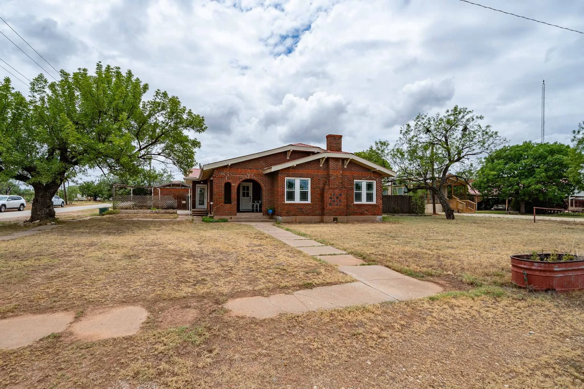 Single Family Residence For Sale in Stonewall County , 305 W Swenson Avenue, Aspermont, Texas 79502, 2 Bedrooms, 2 Bathrooms, 2 Garage spaces, 2,053 Sqft, built in 1940, Price $194,900, mls#21336853, Real Estate Agent in Aspermont, Homes For Sale in Stonewall county, Homes For Sale in Aspermont, Realtor in Aspermont Texas, Real Estate Brokerage Independent Realty Texas, Luminita Cordes Realtor