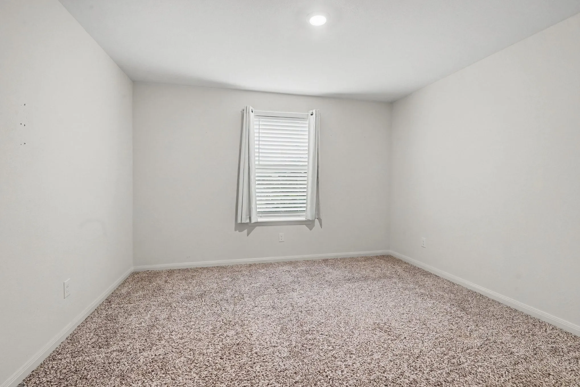 Single Family Residence For Sale in Tarrant County , 8512 Buck Mountain Pass, Fort Worth, Texas 76179, 4 Bedroom, 3 Bathroom, 2 Garage spaces, 2,131 Sqft, built in 2020, mls#21336647, Real Estate Agent in Fort Worth, Homes For Sale in Tarrant county, Homes For Sale in Fort Worth, Realtor in Fort Worth Texas, Real Estate Brokerage Independent Realty Texas, Luminita Cordes Realtor