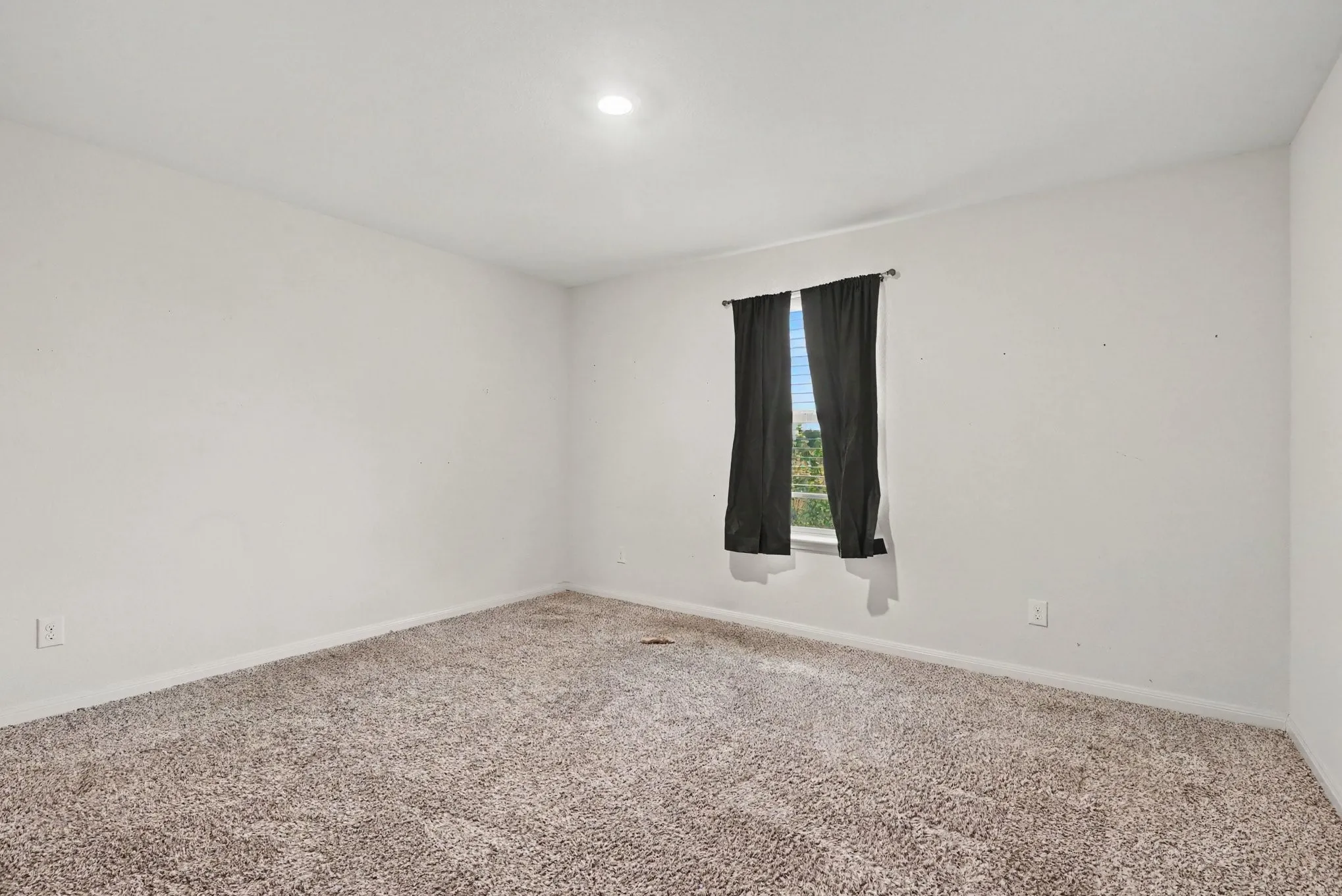 Single Family Residence For Sale in Tarrant County , 8512 Buck Mountain Pass, Fort Worth, Texas 76179, 4 Bedroom, 3 Bathroom, 2 Garage spaces, 2,131 Sqft, built in 2020, mls#21336647, Real Estate Agent in Fort Worth, Homes For Sale in Tarrant county, Homes For Sale in Fort Worth, Realtor in Fort Worth Texas, Real Estate Brokerage Independent Realty Texas, Luminita Cordes Realtor