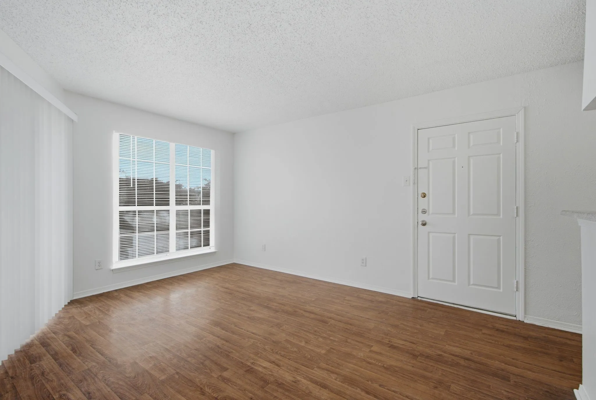 Condominium For Sale in Collin County , 18333 Roehampton Drive 1323, Dallas, Texas 75252, 1 Bedroom, 1 Bathroom, Garage spaces, 448 Sqft, built in 1985, mls#21336036, Real Estate Agent in Dallas, Homes For Sale in Collin county, Homes For Sale in Dallas, Realtor in Dallas Texas, Real Estate Brokerage Independent Realty Texas, Luminita Cordes Realtor