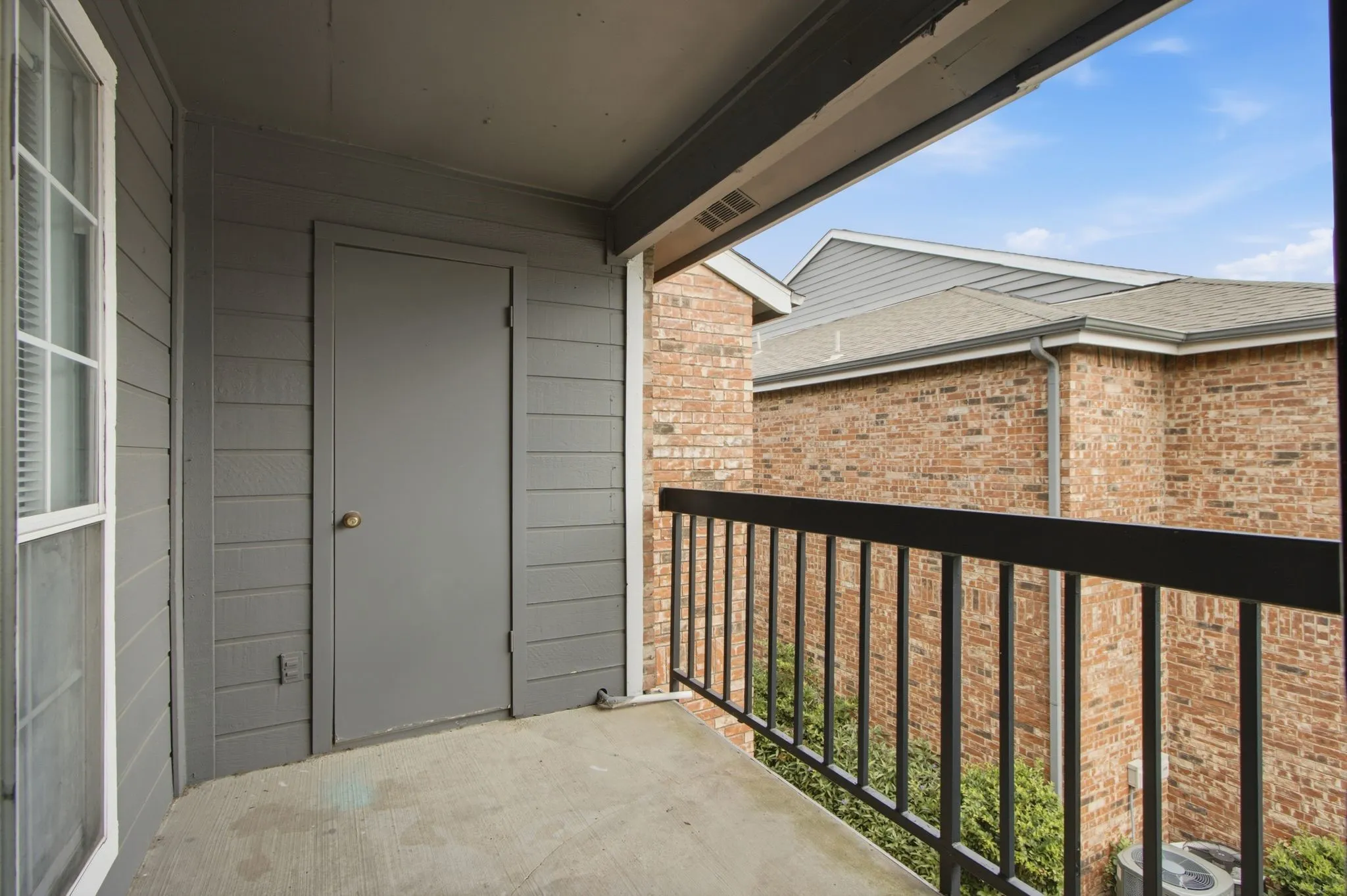 Condominium For Sale in Collin County , 18333 Roehampton Drive 1323, Dallas, Texas 75252, 1 Bedroom, 1 Bathroom, Garage spaces, 448 Sqft, built in 1985, mls#21336036, Real Estate Agent in Dallas, Homes For Sale in Collin county, Homes For Sale in Dallas, Realtor in Dallas Texas, Real Estate Brokerage Independent Realty Texas, Luminita Cordes Realtor