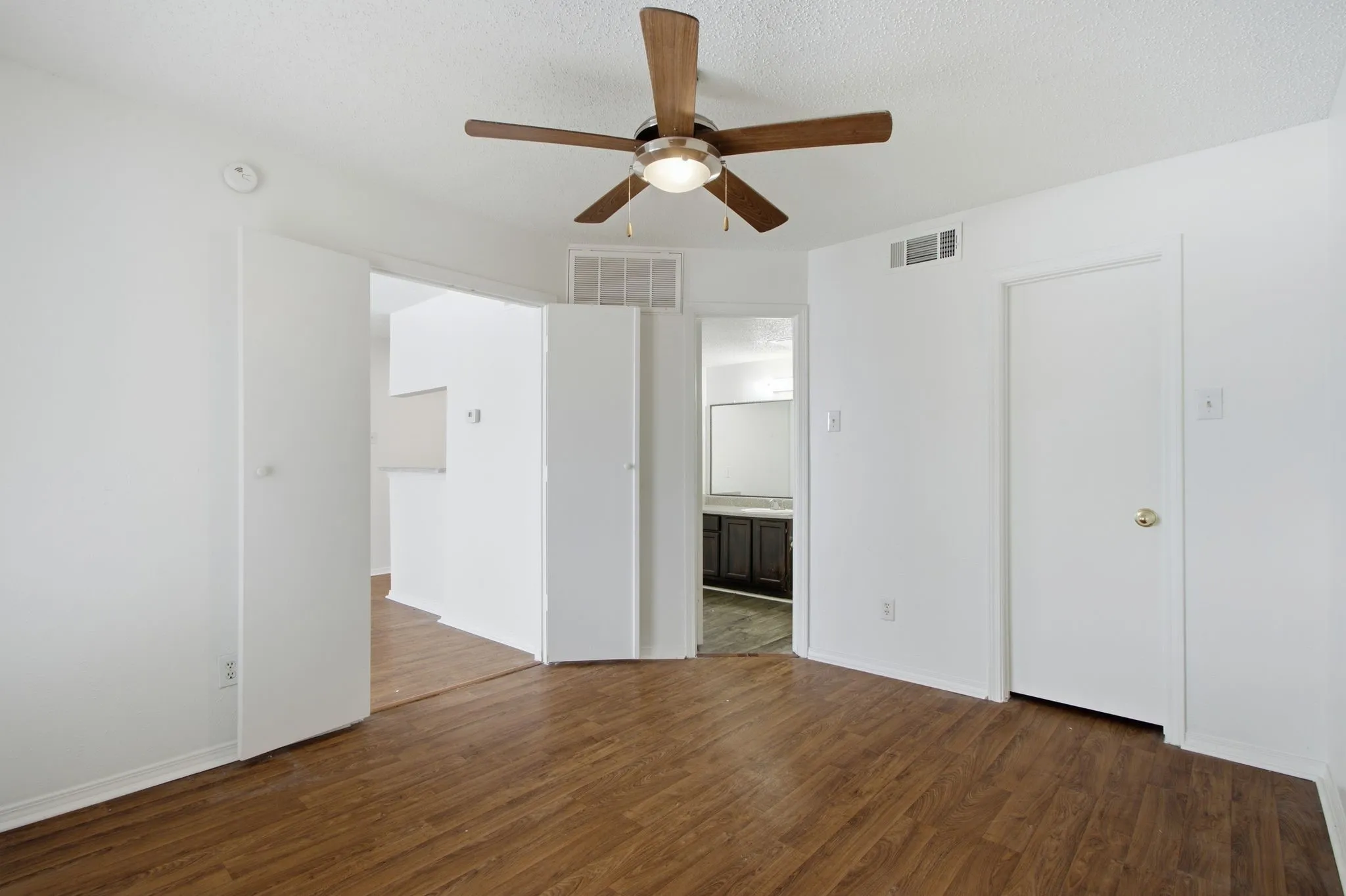 Condominium For Sale in Collin County , 18333 Roehampton Drive 1323, Dallas, Texas 75252, 1 Bedroom, 1 Bathroom, Garage spaces, 448 Sqft, built in 1985, mls#21336036, Real Estate Agent in Dallas, Homes For Sale in Collin county, Homes For Sale in Dallas, Realtor in Dallas Texas, Real Estate Brokerage Independent Realty Texas, Luminita Cordes Realtor