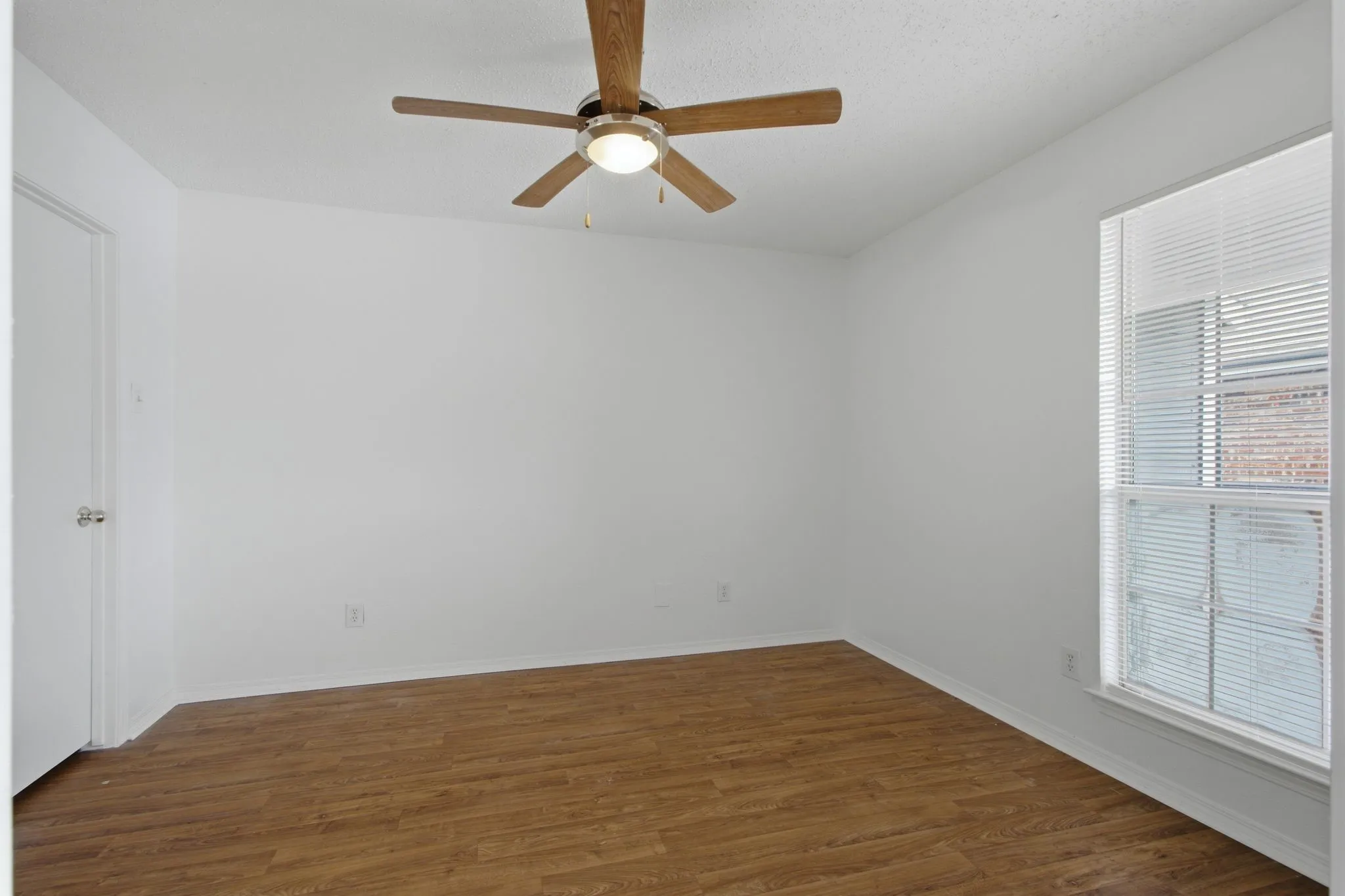 Condominium For Sale in Collin County , 18333 Roehampton Drive 1323, Dallas, Texas 75252, 1 Bedroom, 1 Bathroom, Garage spaces, 448 Sqft, built in 1985, mls#21336036, Real Estate Agent in Dallas, Homes For Sale in Collin county, Homes For Sale in Dallas, Realtor in Dallas Texas, Real Estate Brokerage Independent Realty Texas, Luminita Cordes Realtor