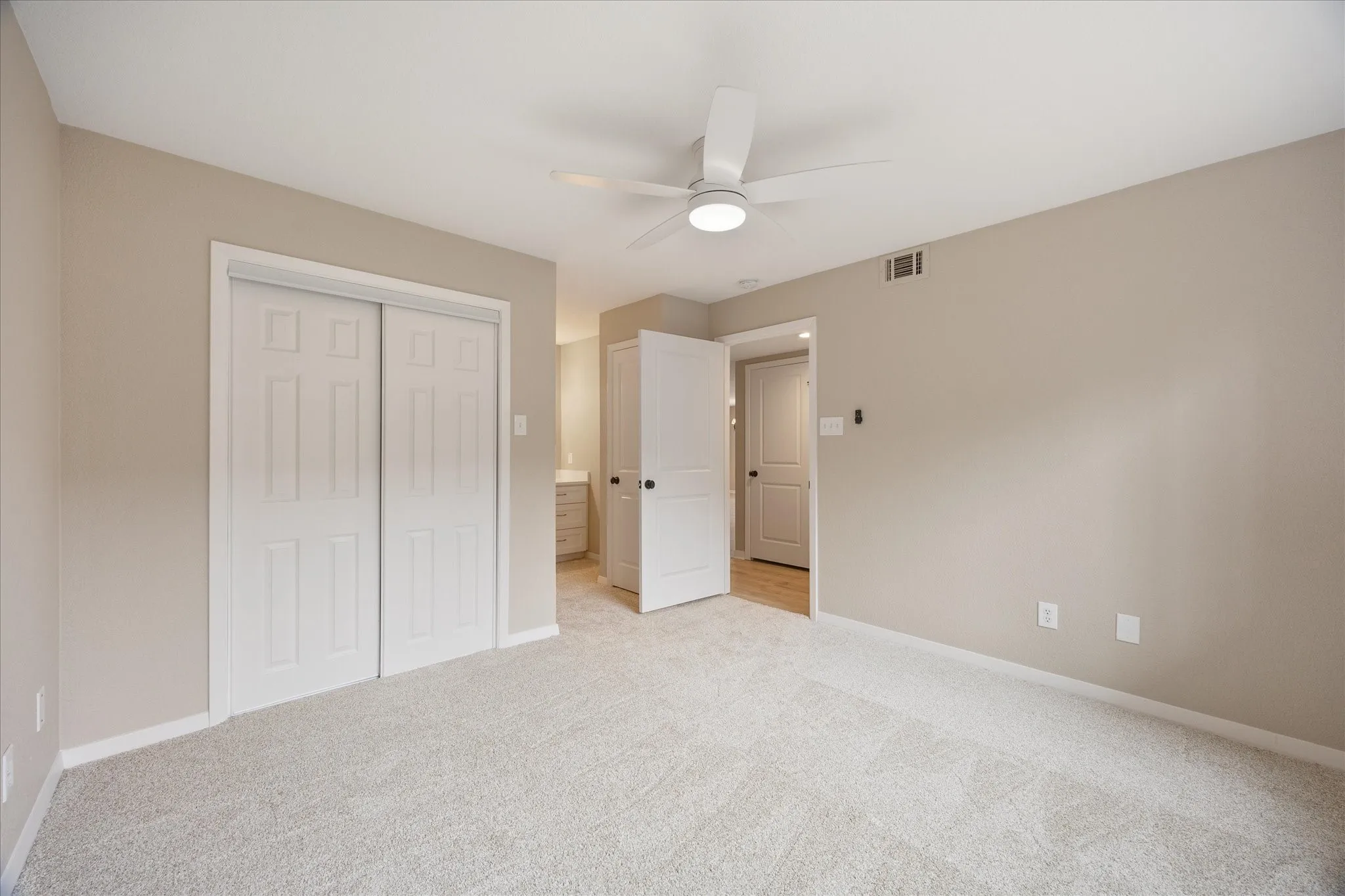 Condominium For Rent in Rockwall County , 1041 Signal Ridge Place, Rockwall, Texas 75032, 2 Bedroom, 2 Bathroom, Garage spaces, 1,155 Sqft, built in 1984, mls#21336531, Real Estate Agent in Rockwall, Homes For Rent in Rockwall county, Homes For Rent in Rockwall, Realtor in Rockwall Texas, Real Estate Brokerage Independent Realty Texas, Luminita Cordes Realtor