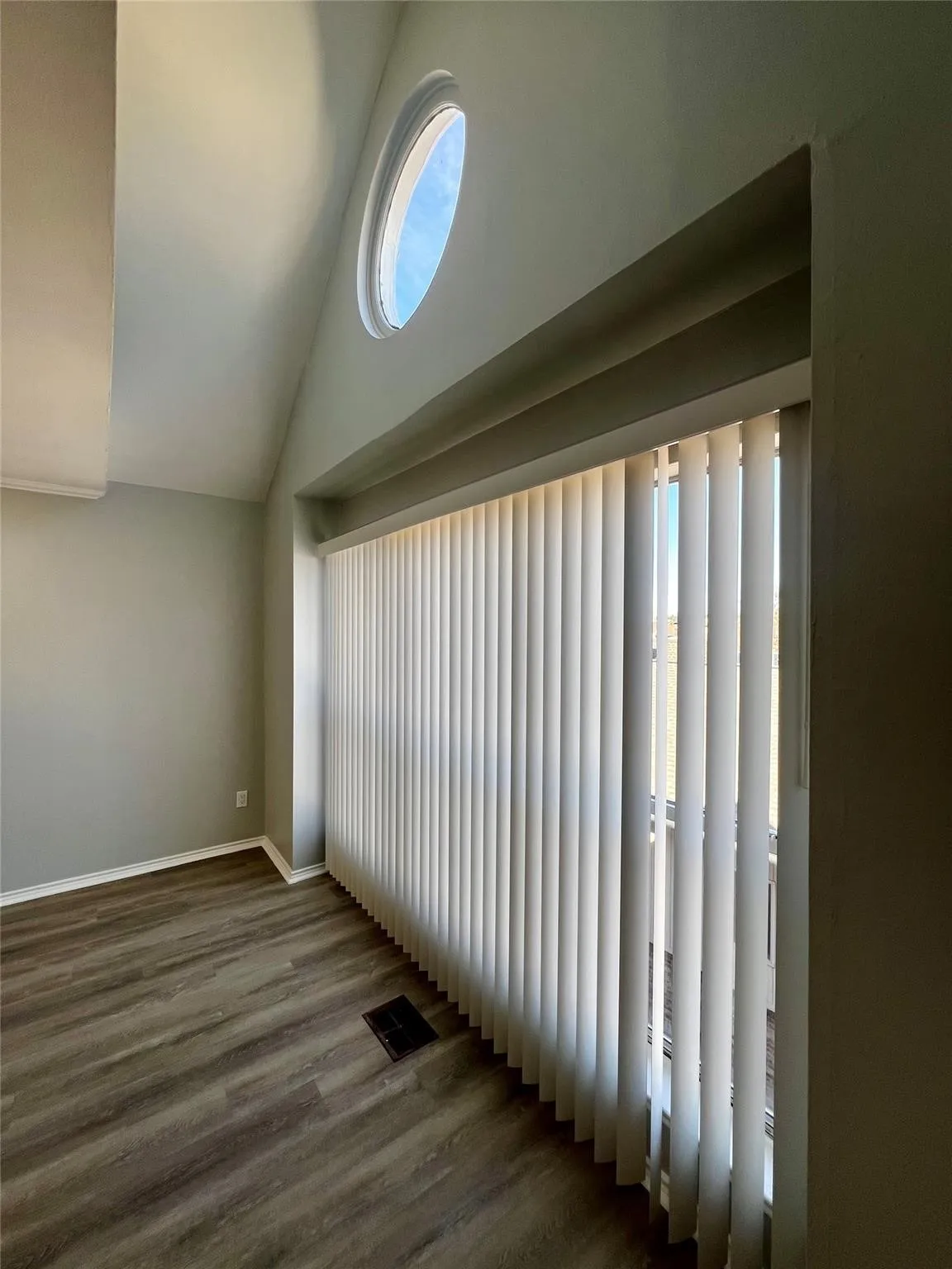 Condominium For Sale in Dallas County , 4221 Cole Avenue 202, Dallas, Texas 75205, 2 Bedroom, 2 Bathroom, 1 Garage spaces, 1,291 Sqft, built in 1983, mls#21336987, Real Estate Agent in Dallas, Homes For Sale in Dallas county, Homes For Sale in Dallas, Realtor in Dallas Texas, Real Estate Brokerage Independent Realty Texas, Luminita Cordes Realtor
