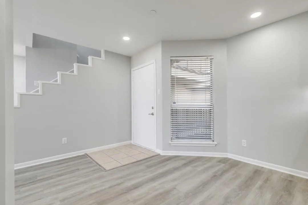 Condominium For Sale in Dallas County , 4221 Cole Avenue 202, Dallas, Texas 75205, 2 Bedroom, 2 Bathroom, 1 Garage spaces, 1,291 Sqft, built in 1983, mls#21336987, Real Estate Agent in Dallas, Homes For Sale in Dallas county, Homes For Sale in Dallas, Realtor in Dallas Texas, Real Estate Brokerage Independent Realty Texas, Luminita Cordes Realtor