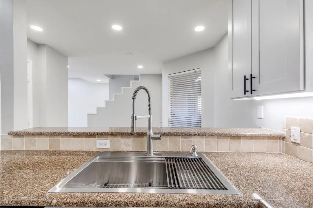 Condominium For Sale in Dallas County , 4221 Cole Avenue 202, Dallas, Texas 75205, 2 Bedroom, 2 Bathroom, 1 Garage spaces, 1,291 Sqft, built in 1983, mls#21336987, Real Estate Agent in Dallas, Homes For Sale in Dallas county, Homes For Sale in Dallas, Realtor in Dallas Texas, Real Estate Brokerage Independent Realty Texas, Luminita Cordes Realtor