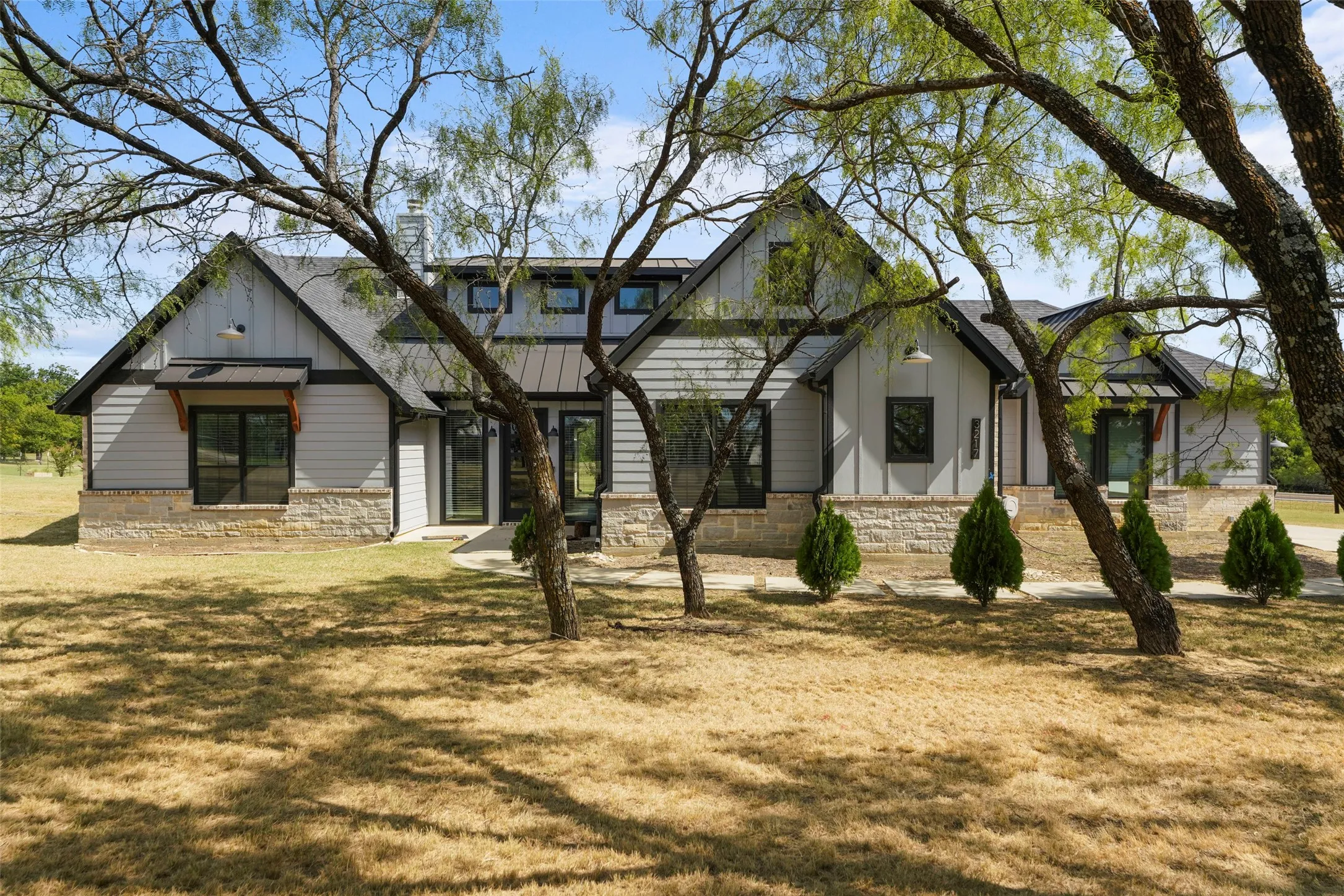 Single Family Residence For Sale in Johnson County , 3217 Bairds Lane, Burleson, Texas 76028, 3 Bedroom, 3 Bathroom, 2 Garage spaces, 2,952 Sqft, built in 2021, mls#21329861, Real Estate Agent in Burleson, Homes For Sale in Johnson county, Homes For Sale in Burleson, Realtor in Burleson Texas, Real Estate Brokerage Independent Realty Texas, Luminita Cordes Realtor