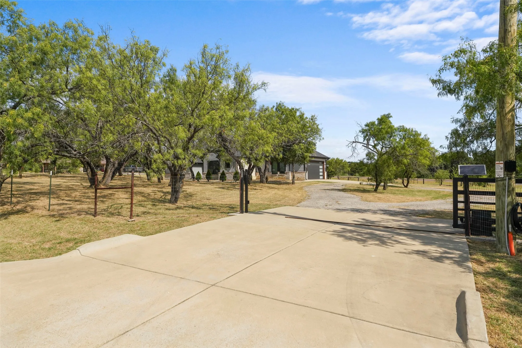 Single Family Residence For Sale in Johnson County , 3217 Bairds Lane, Burleson, Texas 76028, 3 Bedroom, 3 Bathroom, 2 Garage spaces, 2,952 Sqft, built in 2021, mls#21329861, Real Estate Agent in Burleson, Homes For Sale in Johnson county, Homes For Sale in Burleson, Realtor in Burleson Texas, Real Estate Brokerage Independent Realty Texas, Luminita Cordes Realtor