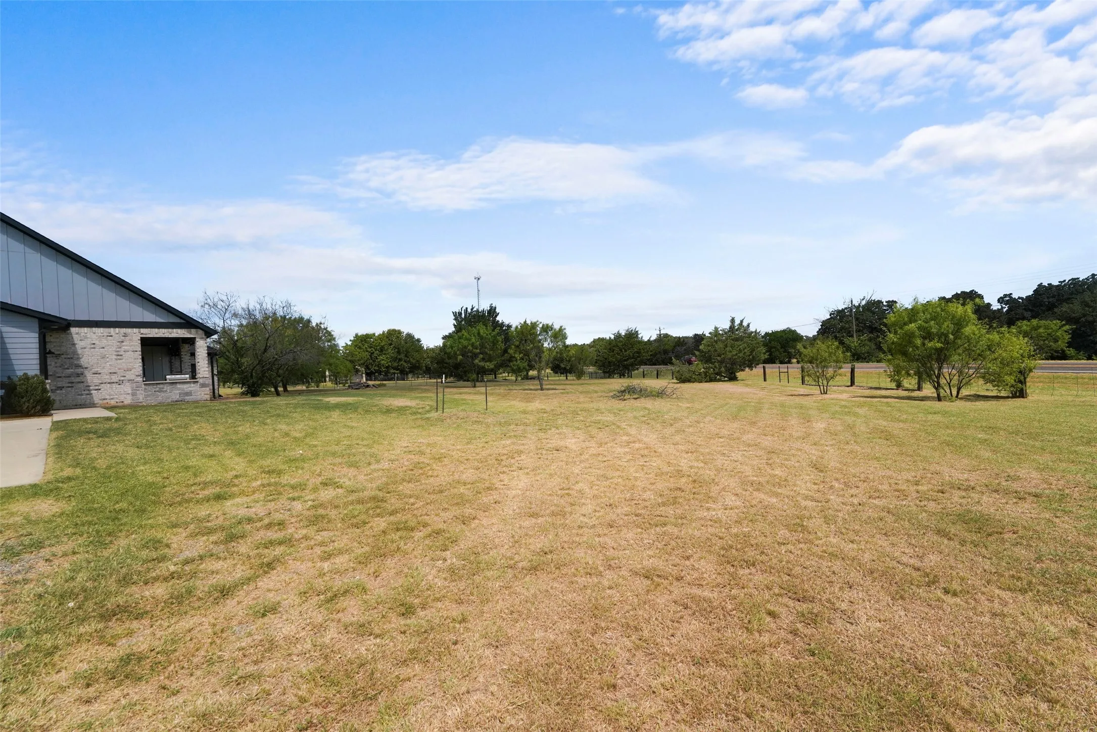 Single Family Residence For Sale in Johnson County , 3217 Bairds Lane, Burleson, Texas 76028, 3 Bedroom, 3 Bathroom, 2 Garage spaces, 2,952 Sqft, built in 2021, mls#21329861, Real Estate Agent in Burleson, Homes For Sale in Johnson county, Homes For Sale in Burleson, Realtor in Burleson Texas, Real Estate Brokerage Independent Realty Texas, Luminita Cordes Realtor