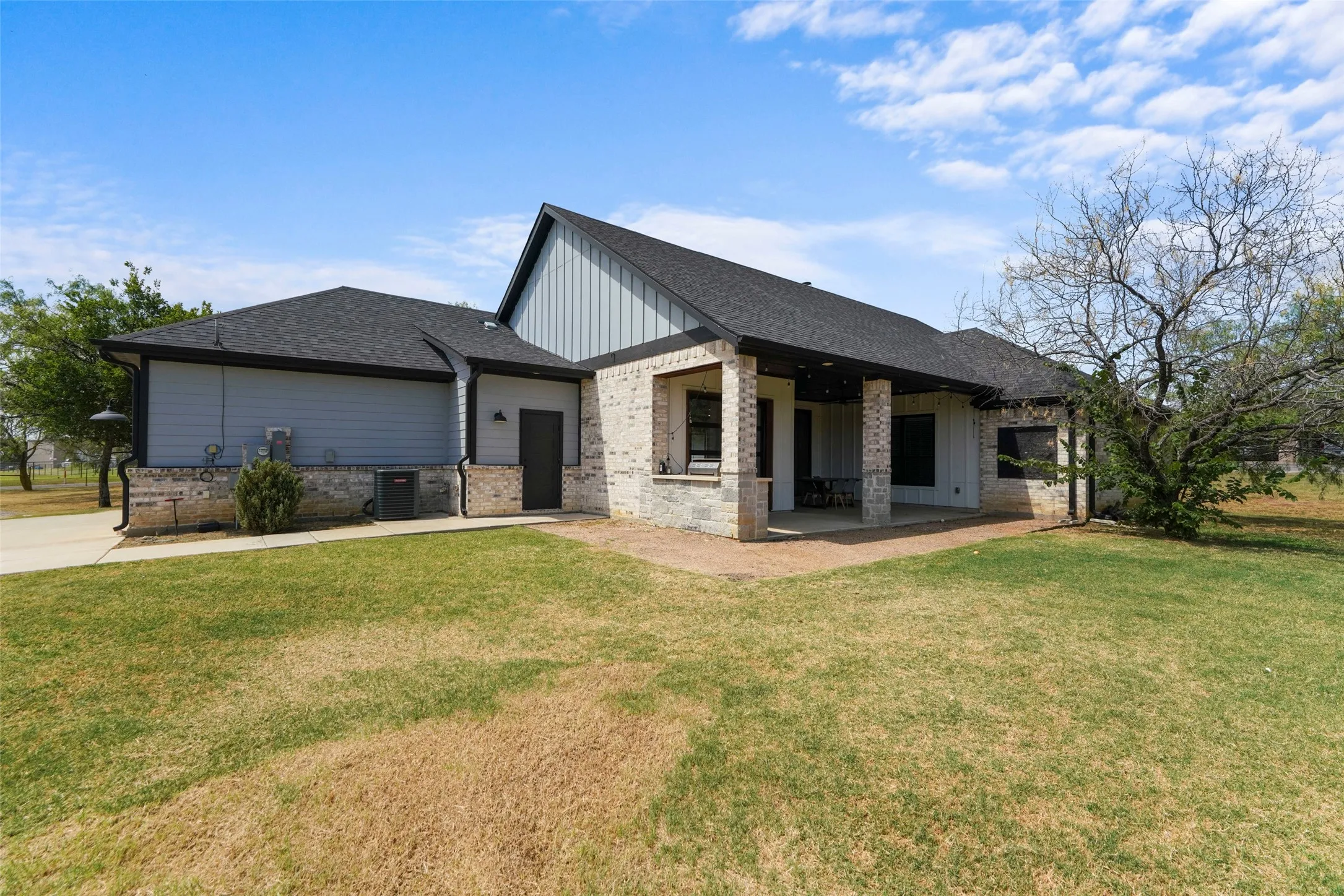 Single Family Residence For Sale in Johnson County , 3217 Bairds Lane, Burleson, Texas 76028, 3 Bedroom, 3 Bathroom, 2 Garage spaces, 2,952 Sqft, built in 2021, mls#21329861, Real Estate Agent in Burleson, Homes For Sale in Johnson county, Homes For Sale in Burleson, Realtor in Burleson Texas, Real Estate Brokerage Independent Realty Texas, Luminita Cordes Realtor