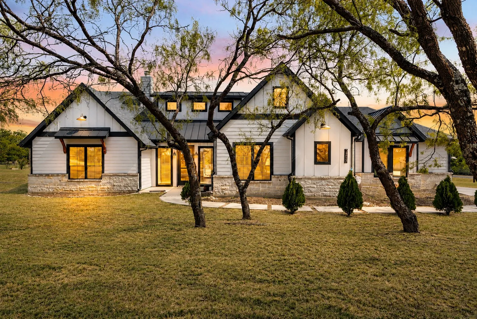 Single Family Residence For Sale in Johnson County , 3217 Bairds Lane, Burleson, Texas 76028, 3 Bedroom, 3 Bathroom, 2 Garage spaces, 2,952 Sqft, built in 2021, mls#21329861, Real Estate Agent in Burleson, Homes For Sale in Johnson county, Homes For Sale in Burleson, Realtor in Burleson Texas, Real Estate Brokerage Independent Realty Texas, Luminita Cordes Realtor