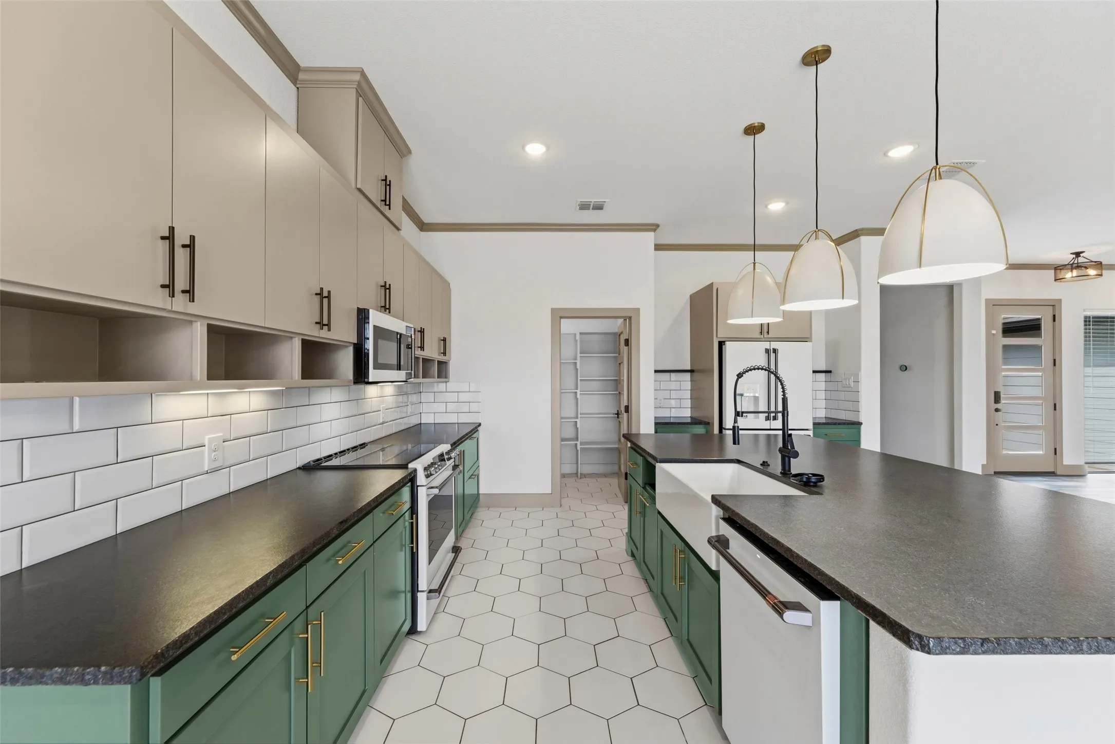 Single Family Residence For Sale in Johnson County , 3217 Bairds Lane, Burleson, Texas 76028, 3 Bedroom, 3 Bathroom, 2 Garage spaces, 2,952 Sqft, built in 2021, mls#21329861, Real Estate Agent in Burleson, Homes For Sale in Johnson county, Homes For Sale in Burleson, Realtor in Burleson Texas, Real Estate Brokerage Independent Realty Texas, Luminita Cordes Realtor