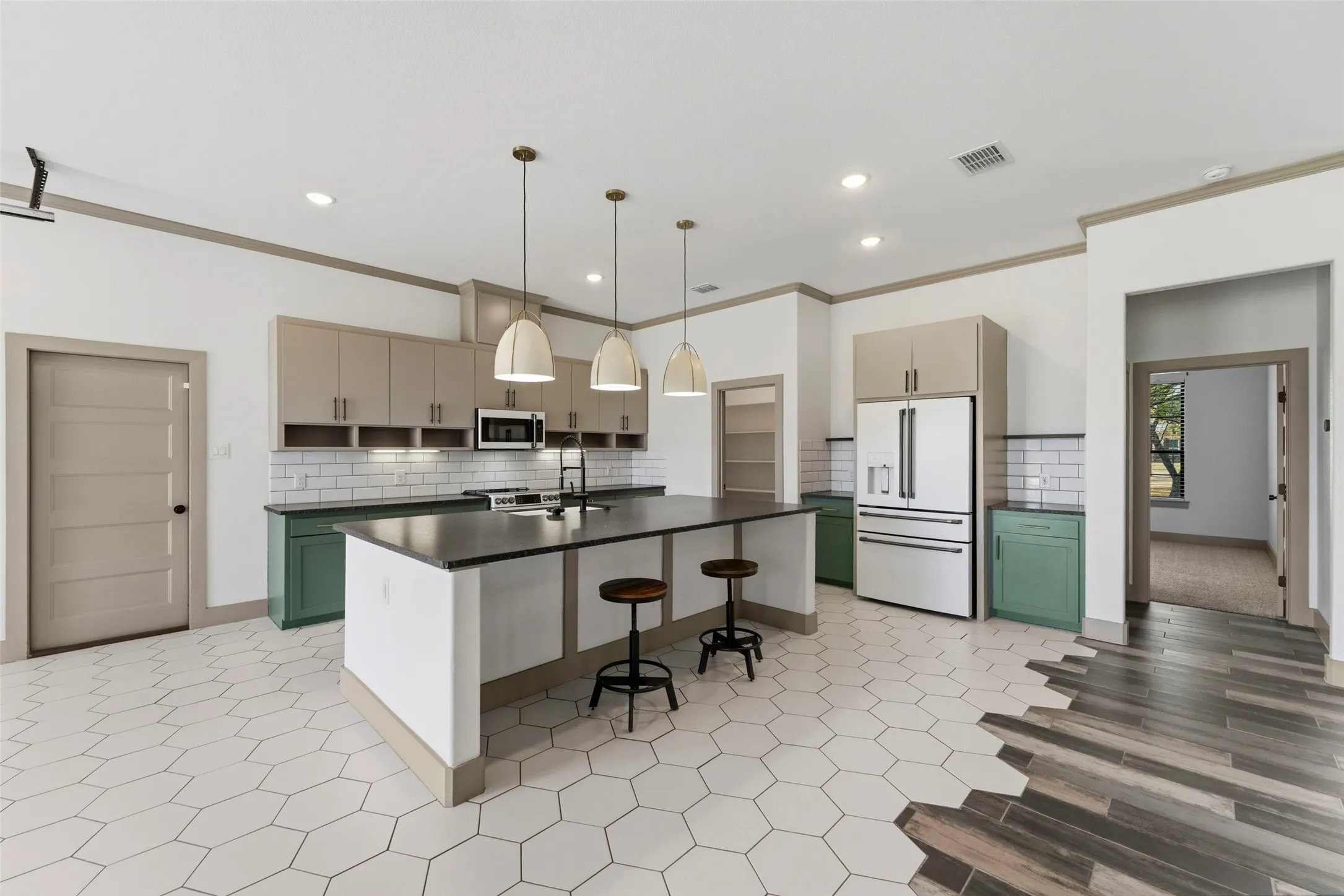Single Family Residence For Sale in Johnson County , 3217 Bairds Lane, Burleson, Texas 76028, 3 Bedroom, 3 Bathroom, 2 Garage spaces, 2,952 Sqft, built in 2021, mls#21329861, Real Estate Agent in Burleson, Homes For Sale in Johnson county, Homes For Sale in Burleson, Realtor in Burleson Texas, Real Estate Brokerage Independent Realty Texas, Luminita Cordes Realtor