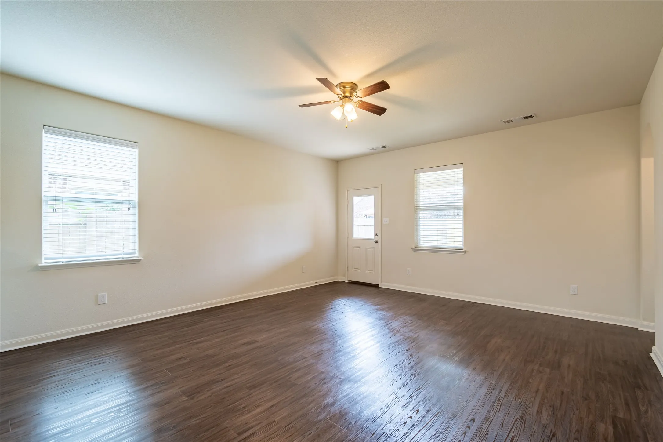 Single Family Residence For Rent in Collin County , 1911 Hot Springs Way, Princeton, Texas 75407, 3 Bedroom, 2 Bathroom, 2 Garage spaces, 1,619 Sqft, built in 2018, mls#21335502, Real Estate Agent in Princeton, Homes For Rent in Collin county, Homes For Rent in Princeton, Realtor in Princeton Texas, Real Estate Brokerage Independent Realty Texas, Luminita Cordes Realtor